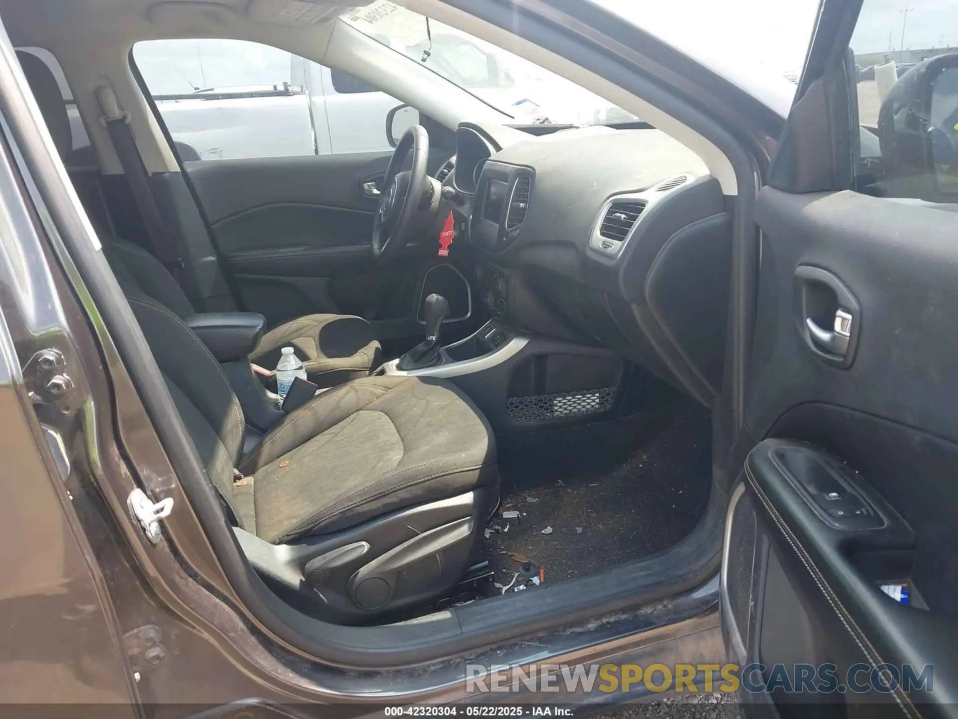 5 Photograph of a damaged car 3C4NJCAB3MT570930 JEEP COMPASS 2021
