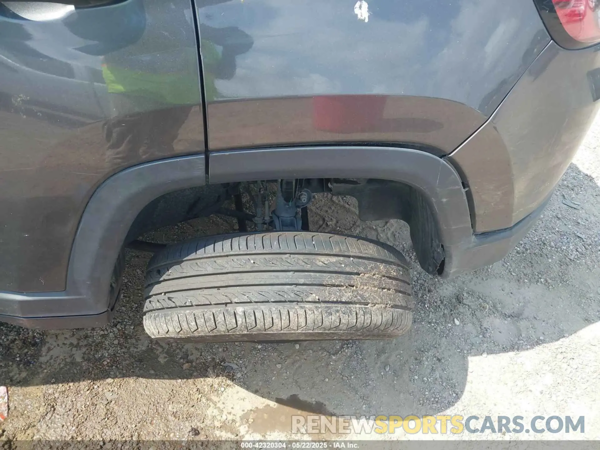 6 Photograph of a damaged car 3C4NJCAB3MT570930 JEEP COMPASS 2021