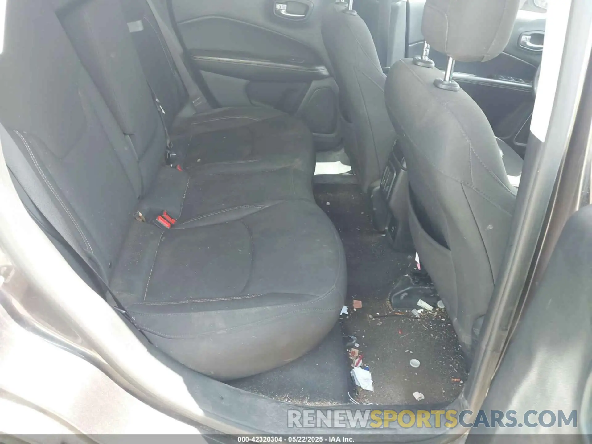 8 Photograph of a damaged car 3C4NJCAB3MT570930 JEEP COMPASS 2021
