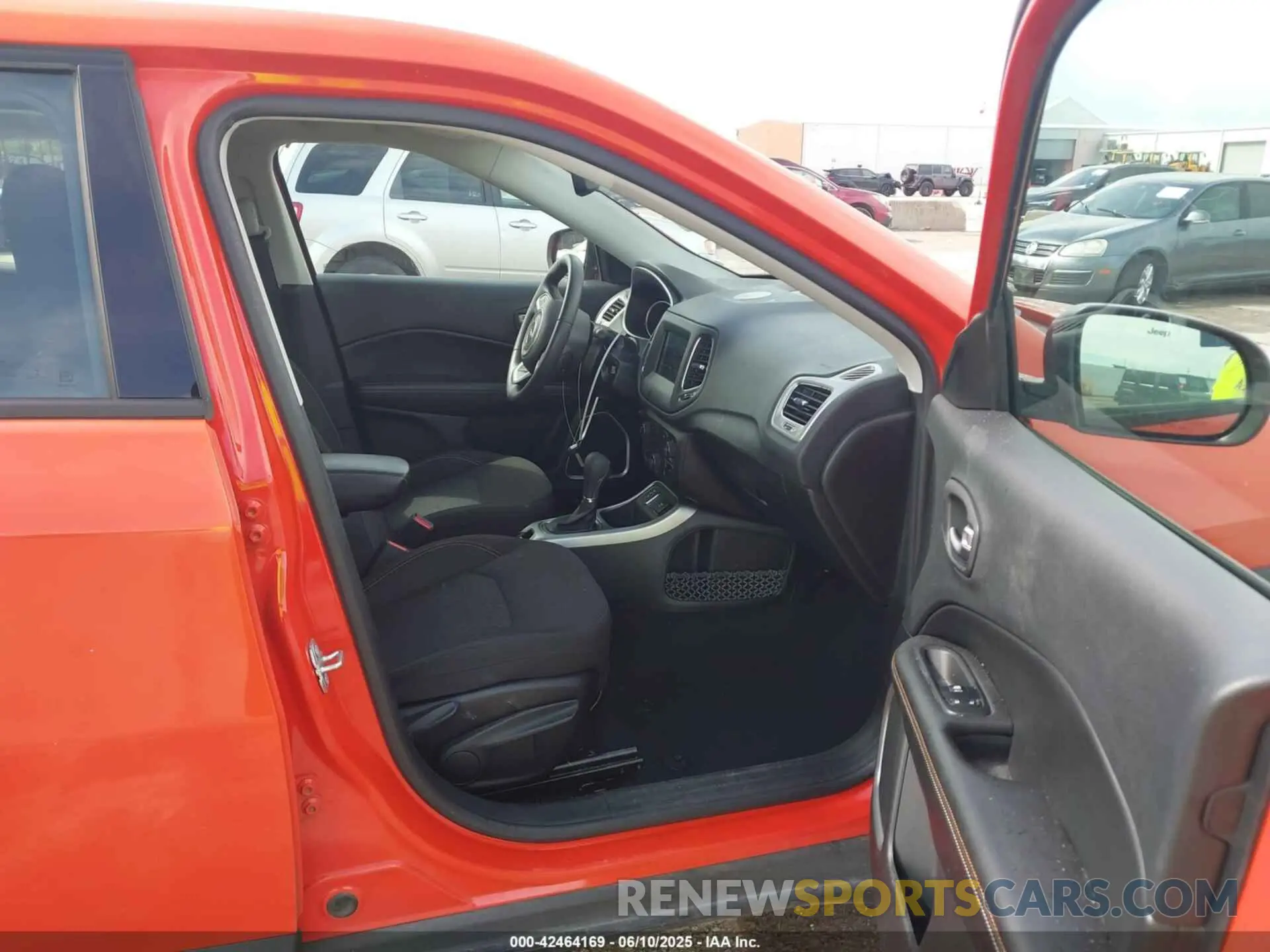 5 Photograph of a damaged car 3C4NJCAB5MT508400 JEEP COMPASS 2021