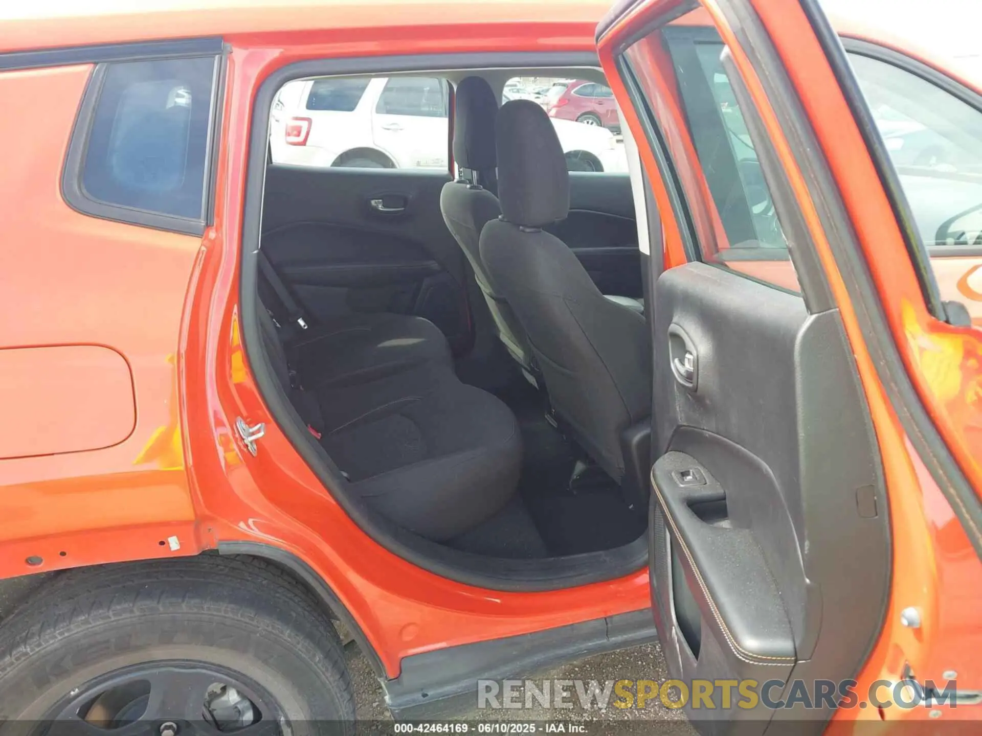 8 Photograph of a damaged car 3C4NJCAB5MT508400 JEEP COMPASS 2021