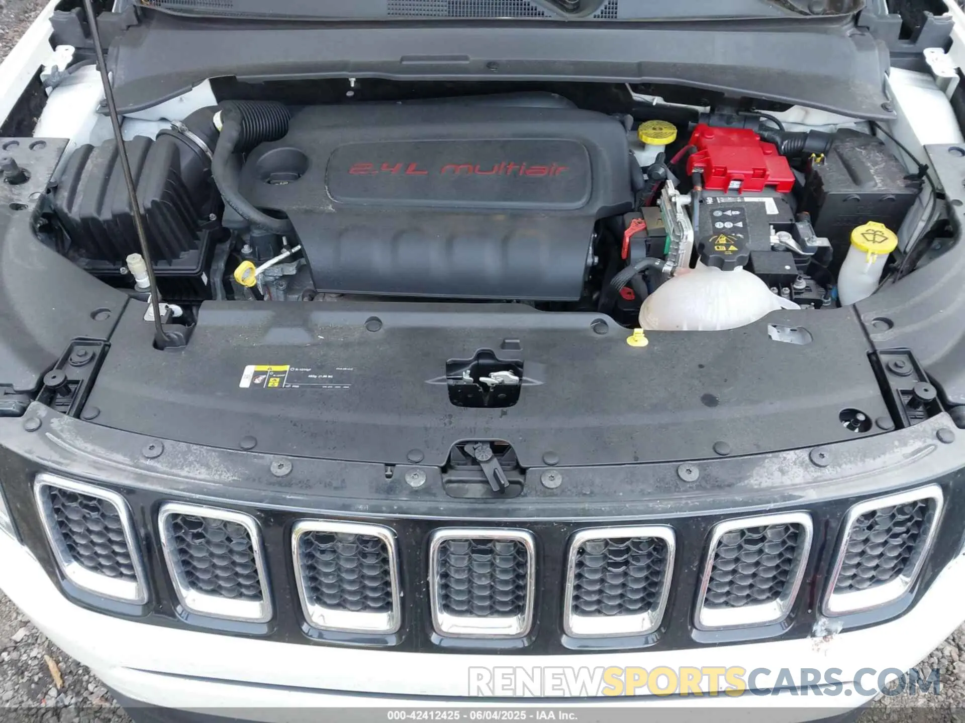 10 Photograph of a damaged car 3C4NJCABXMT560279 JEEP COMPASS 2021