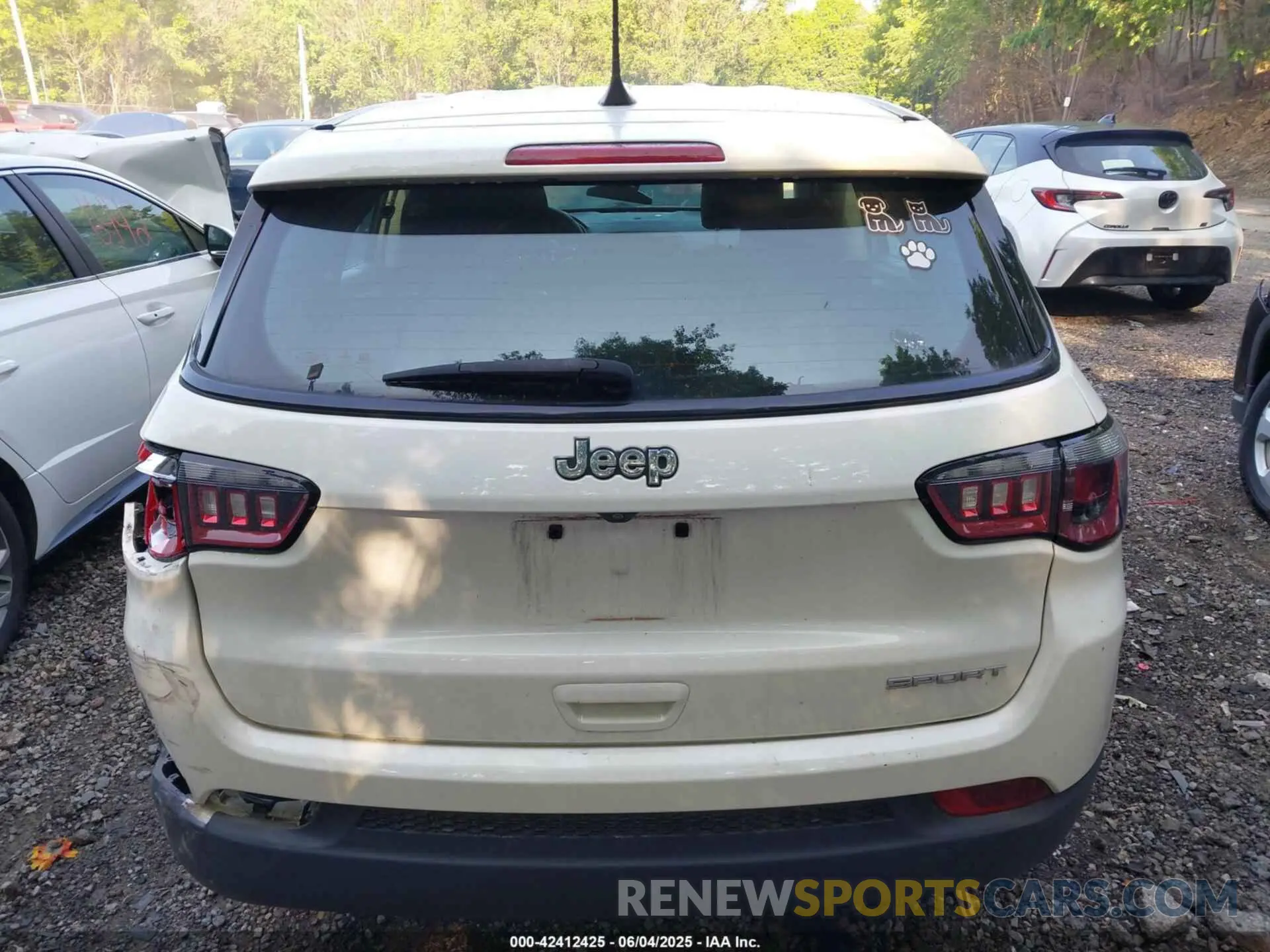 16 Photograph of a damaged car 3C4NJCABXMT560279 JEEP COMPASS 2021