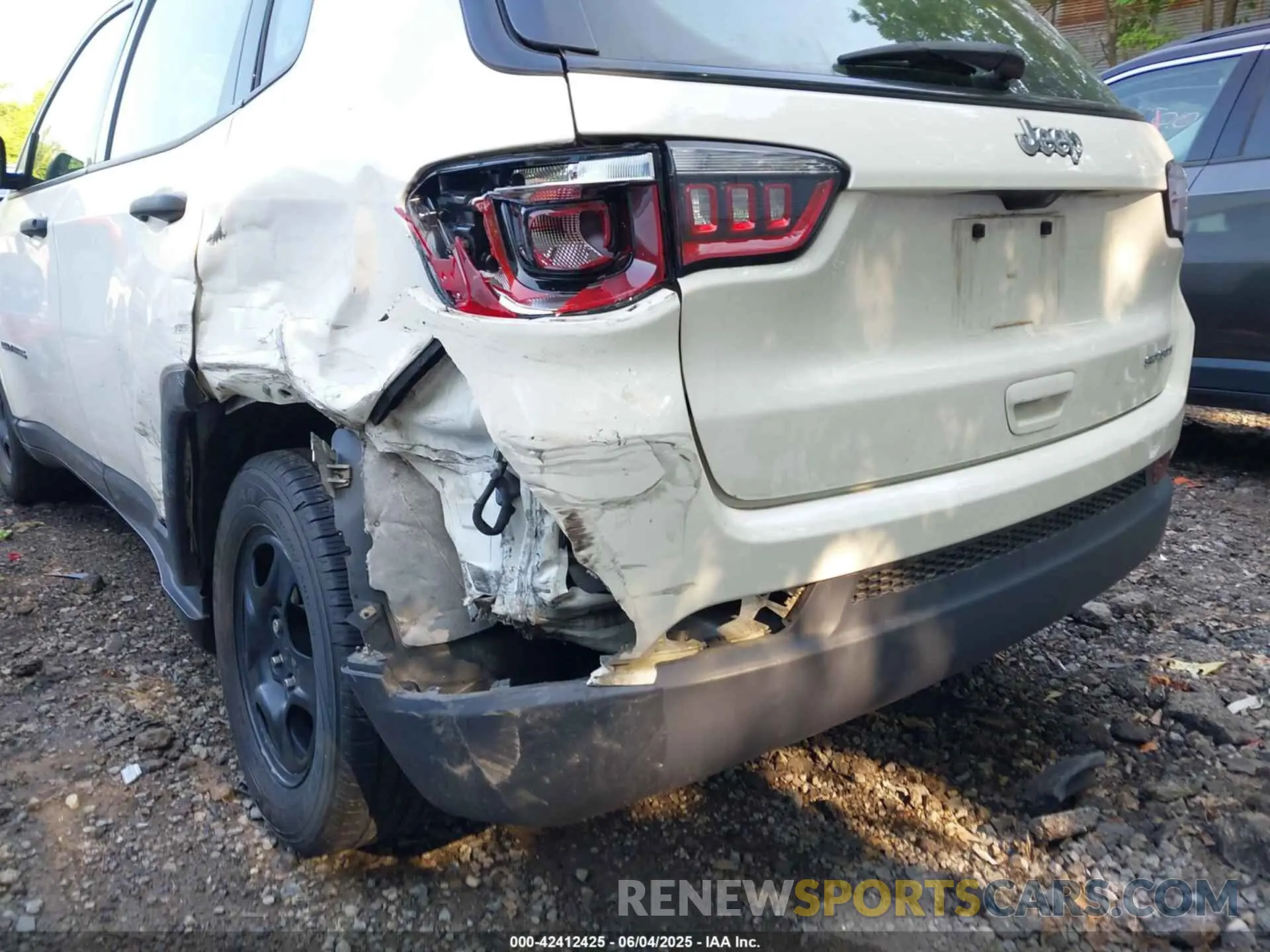 20 Photograph of a damaged car 3C4NJCABXMT560279 JEEP COMPASS 2021