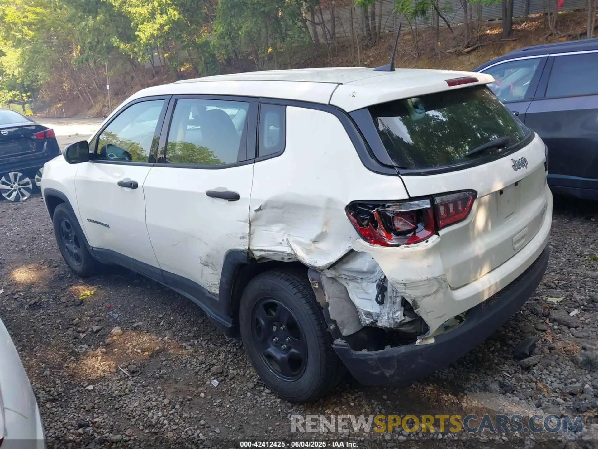 3 Photograph of a damaged car 3C4NJCABXMT560279 JEEP COMPASS 2021