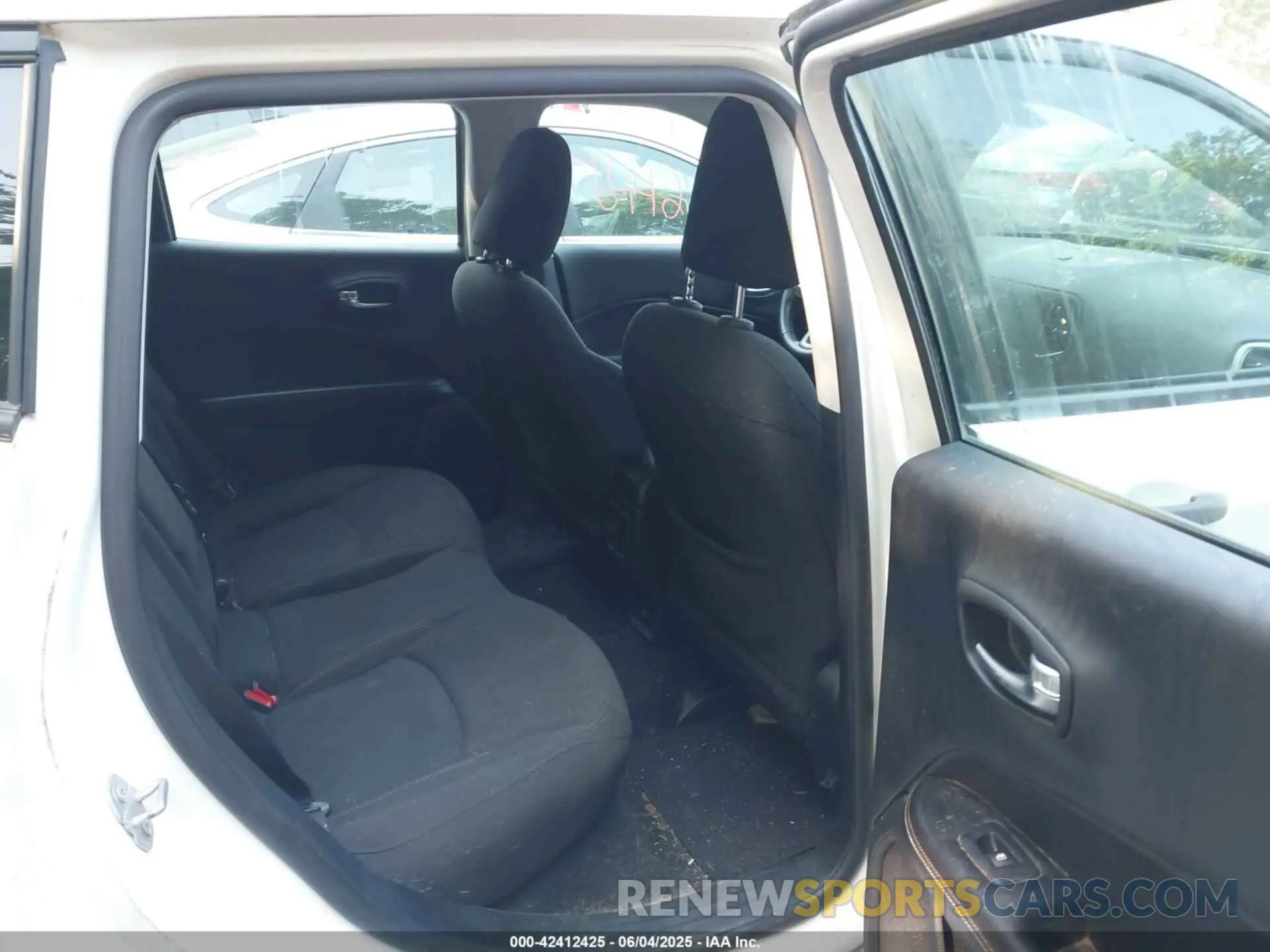 8 Photograph of a damaged car 3C4NJCABXMT560279 JEEP COMPASS 2021