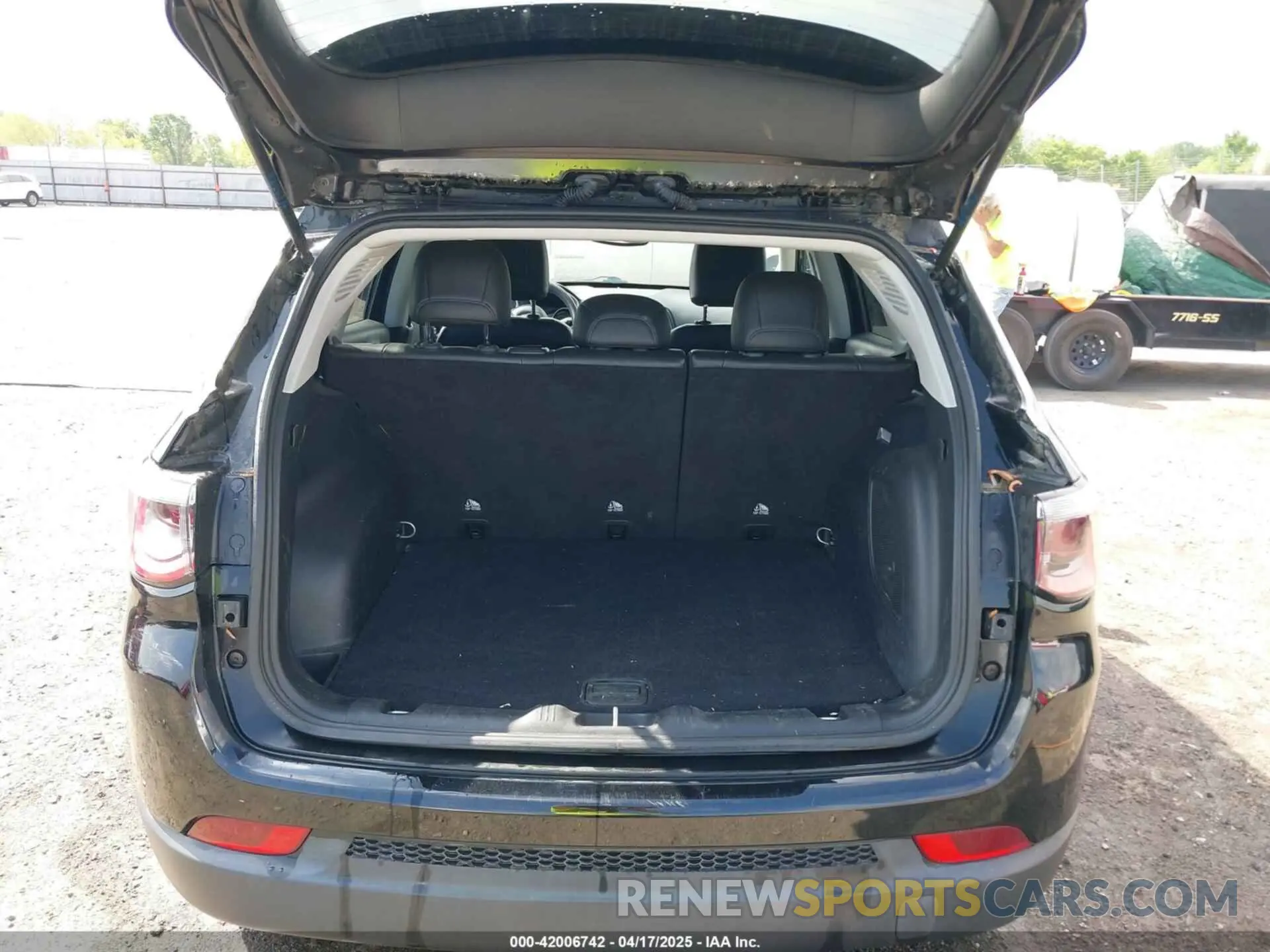17 Photograph of a damaged car 3C4NJCBB0MT502423 JEEP COMPASS 2021