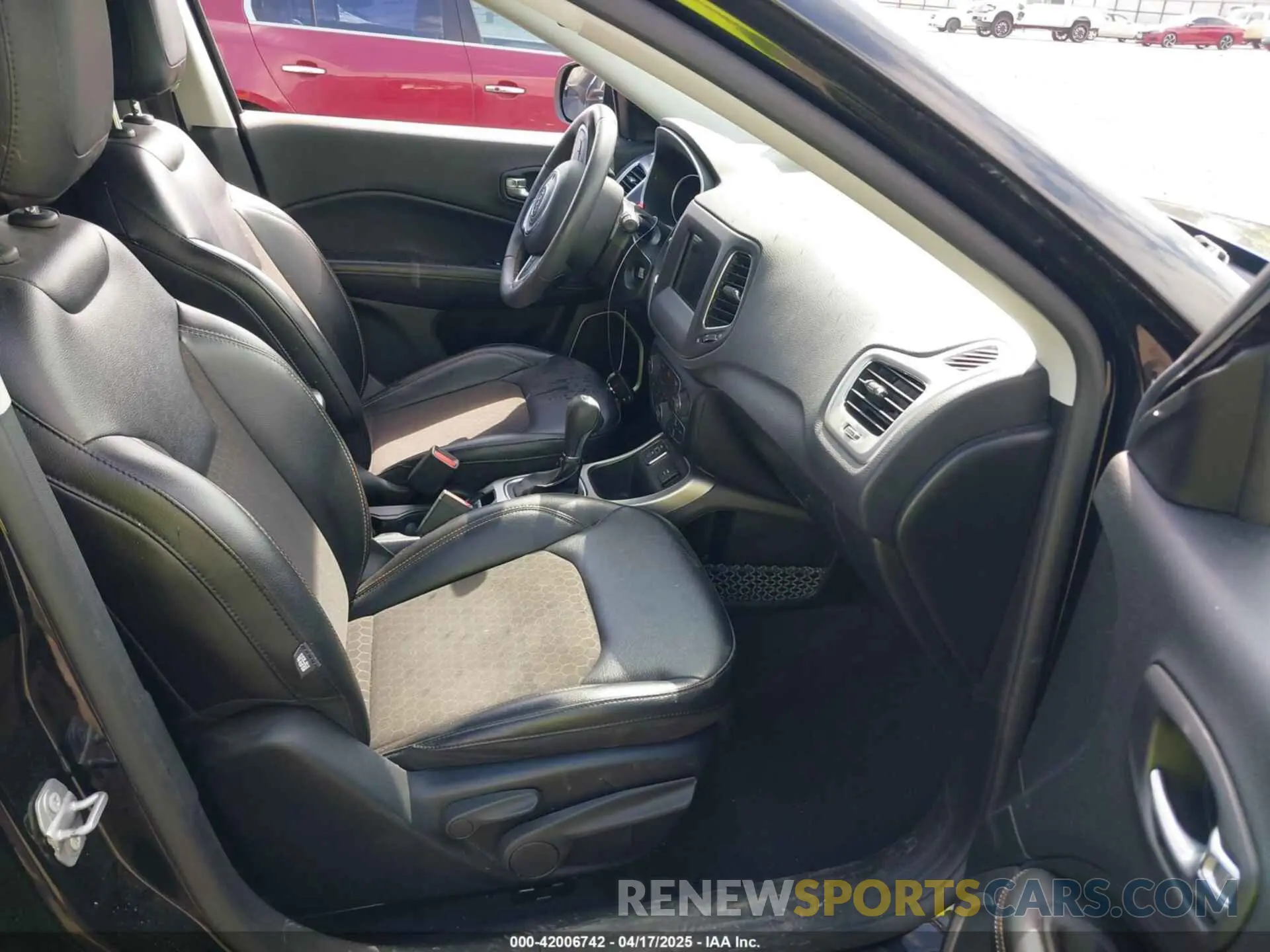 5 Photograph of a damaged car 3C4NJCBB0MT502423 JEEP COMPASS 2021
