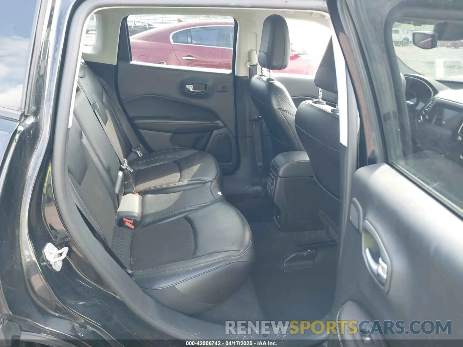 8 Photograph of a damaged car 3C4NJCBB0MT502423 JEEP COMPASS 2021