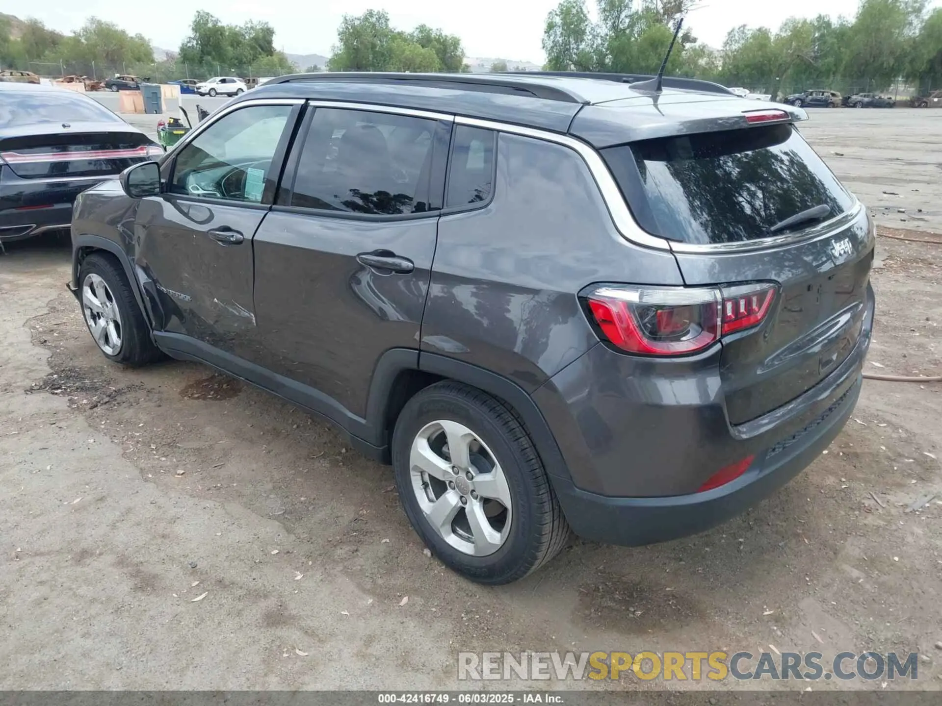 3 Photograph of a damaged car 3C4NJCBB0MT598778 JEEP COMPASS 2021