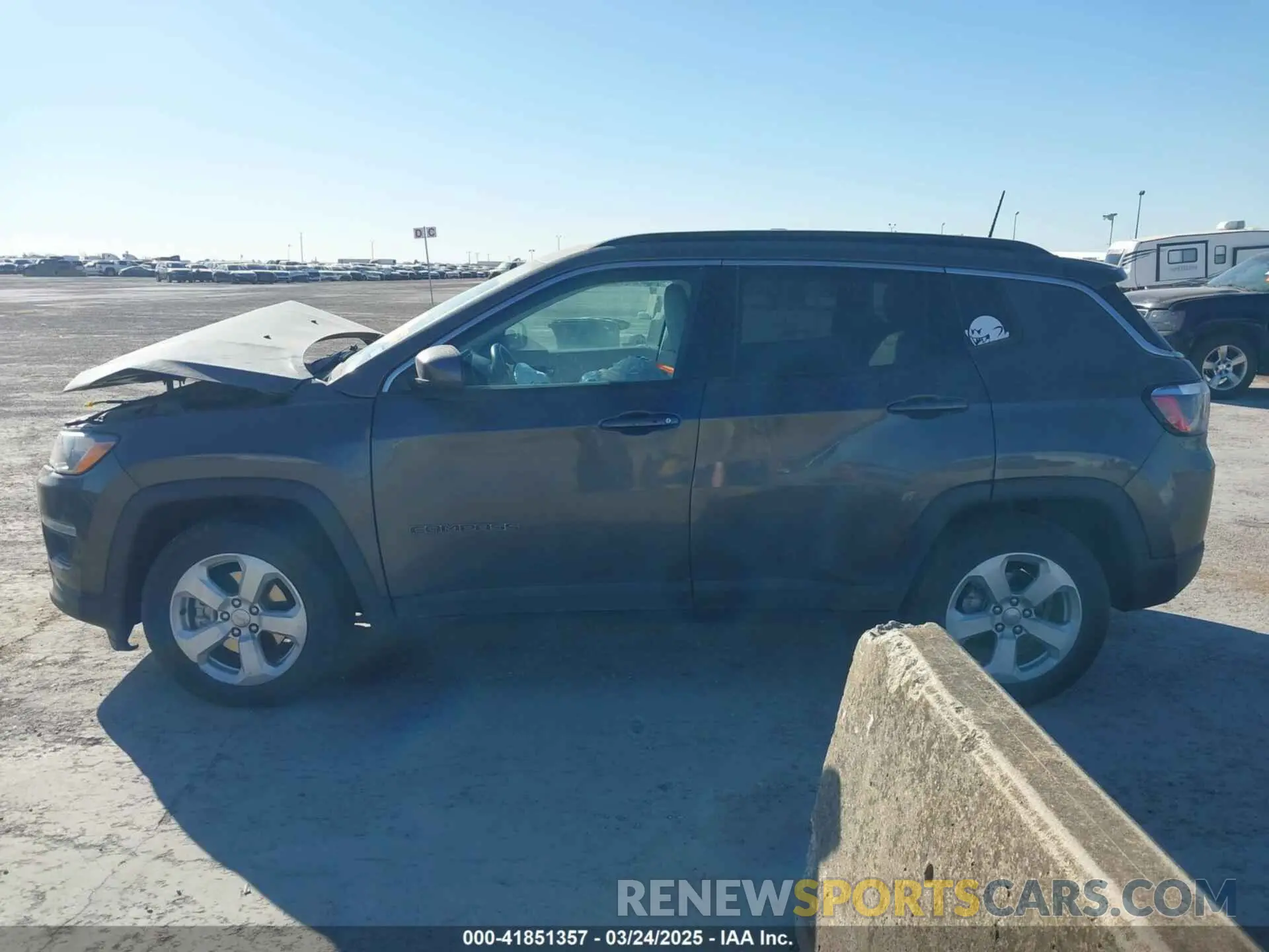 14 Photograph of a damaged car 3C4NJCBB1MT505864 JEEP COMPASS 2021