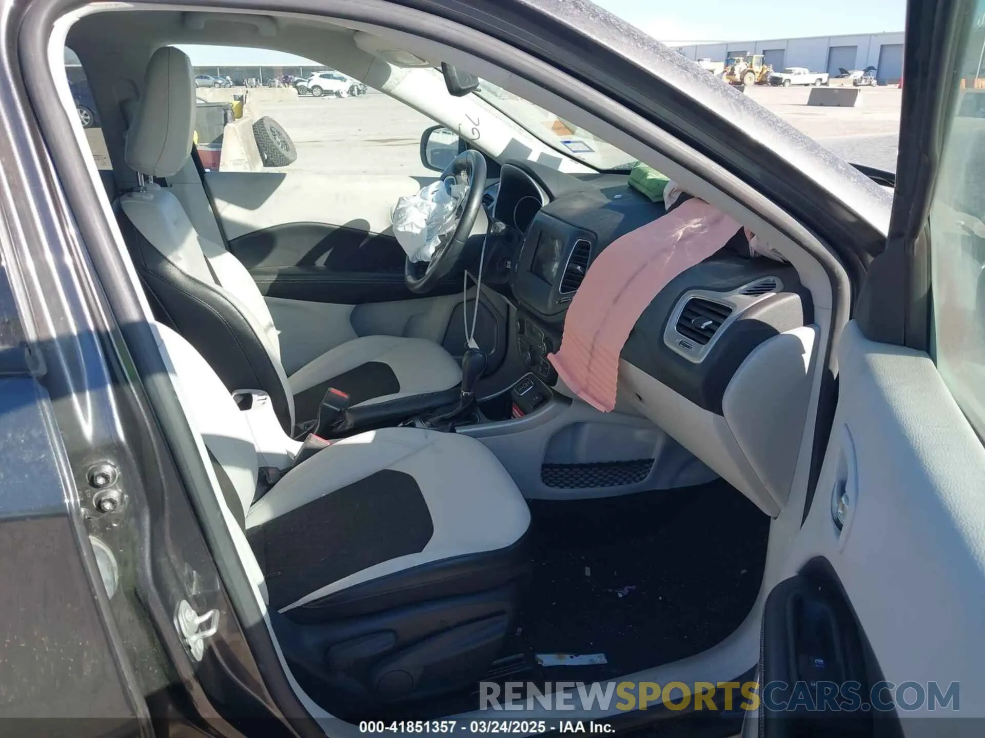 5 Photograph of a damaged car 3C4NJCBB1MT505864 JEEP COMPASS 2021