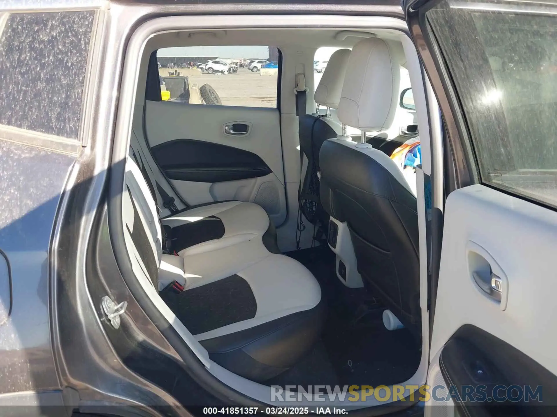 8 Photograph of a damaged car 3C4NJCBB1MT505864 JEEP COMPASS 2021