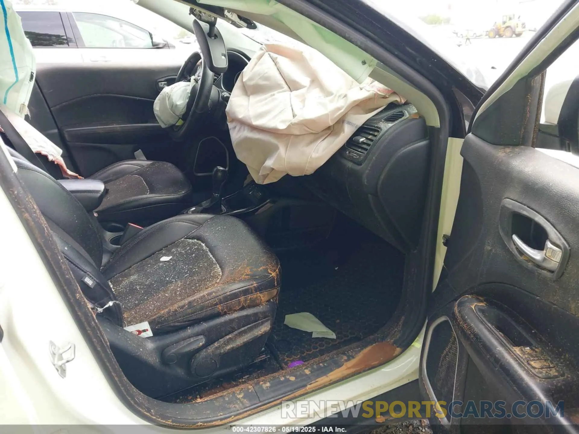 5 Photograph of a damaged car 3C4NJCBB2MT555835 JEEP COMPASS 2021