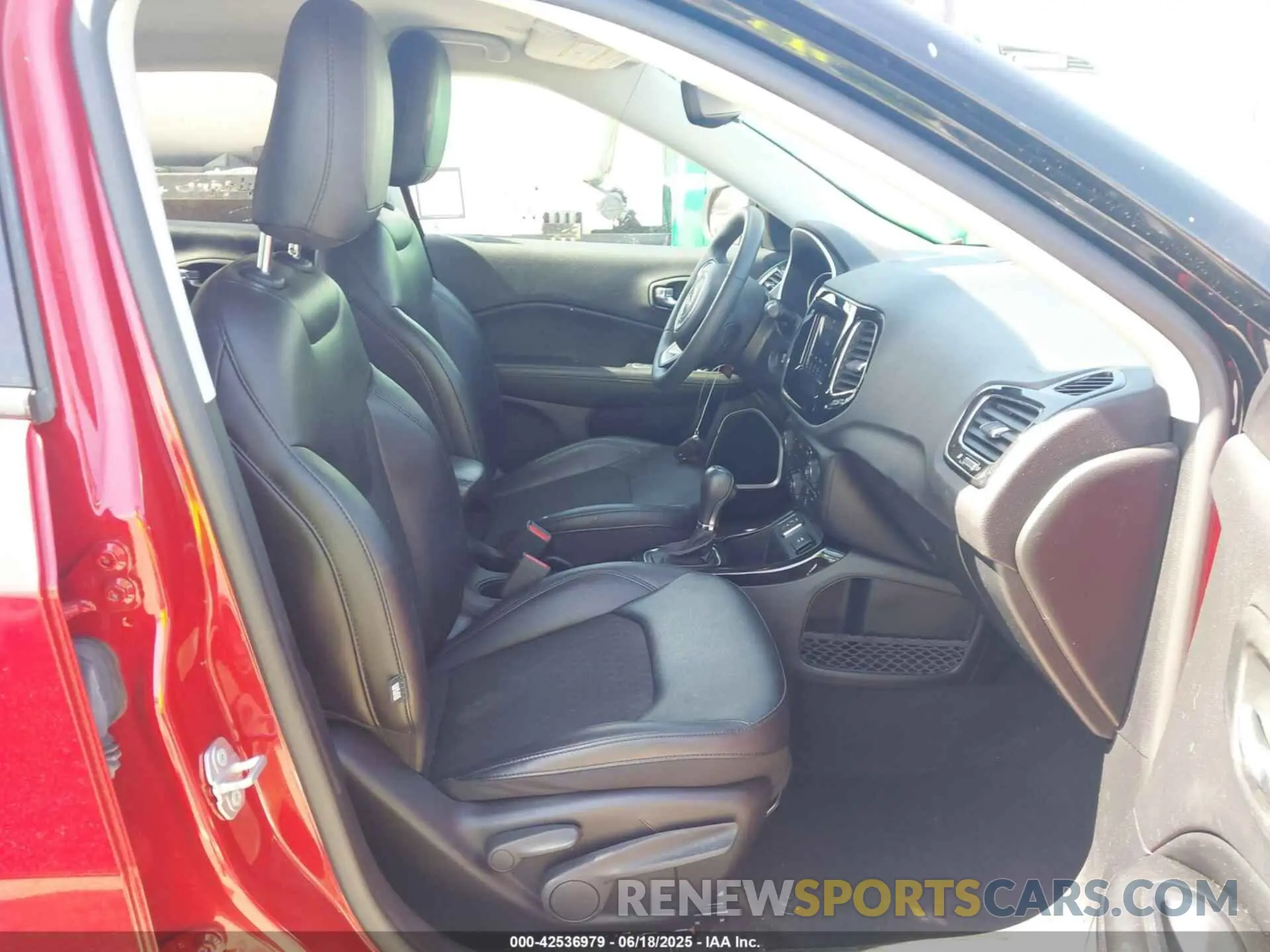 5 Photograph of a damaged car 3C4NJCBB3MT560039 JEEP COMPASS 2021