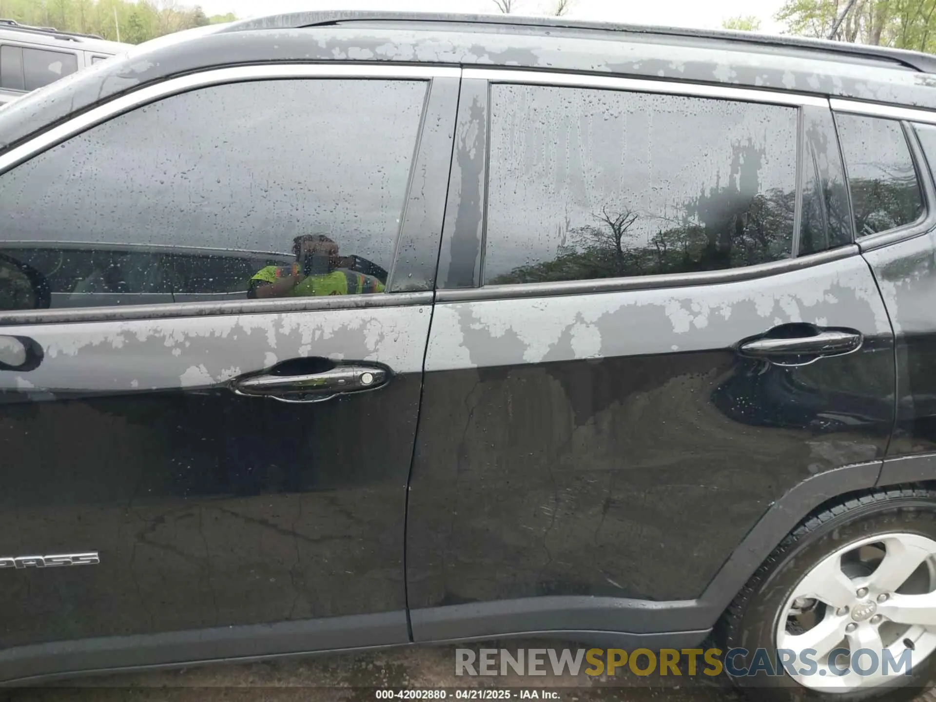 14 Photograph of a damaged car 3C4NJCBB3MT581280 JEEP COMPASS 2021