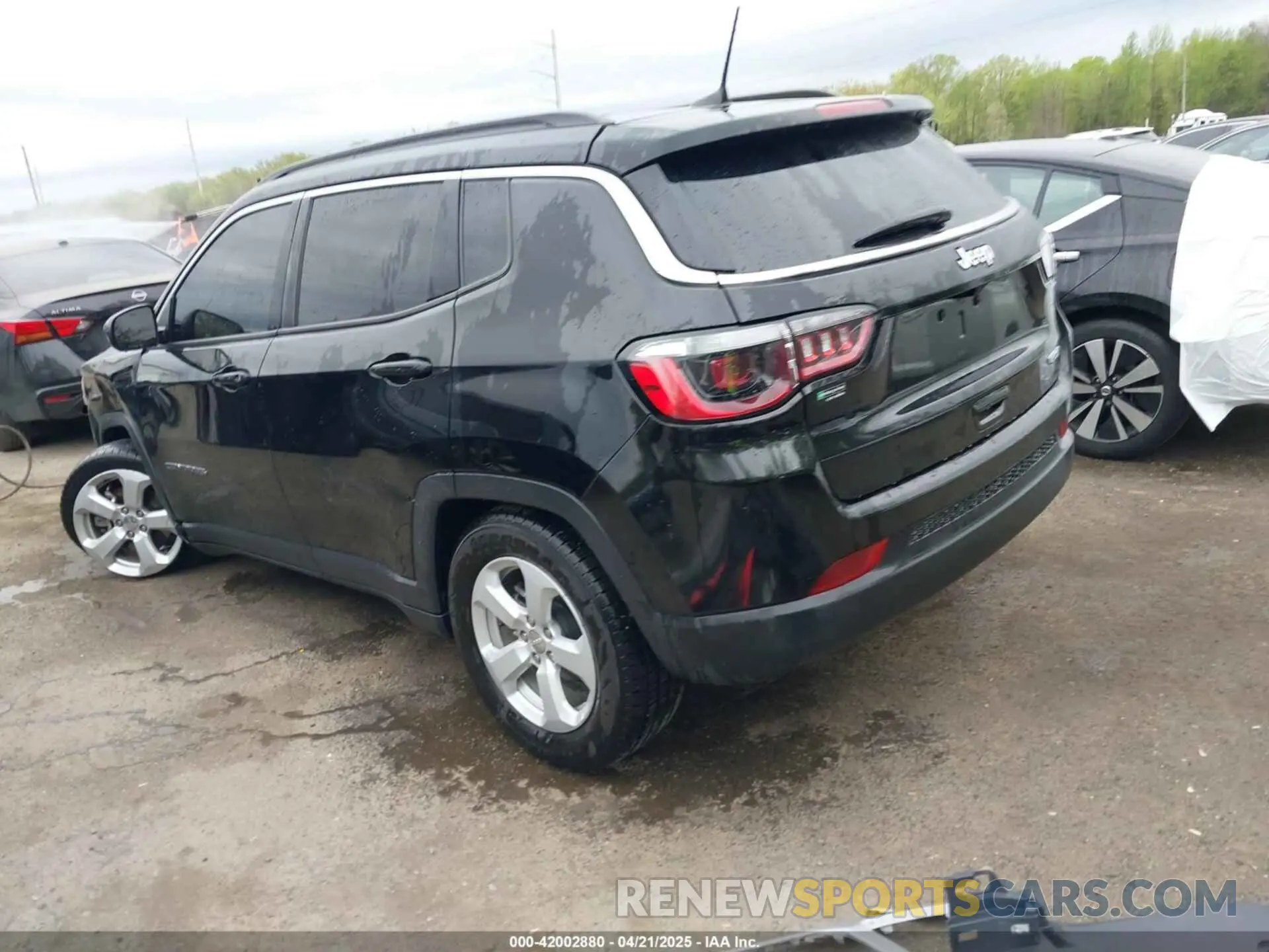 3 Photograph of a damaged car 3C4NJCBB3MT581280 JEEP COMPASS 2021