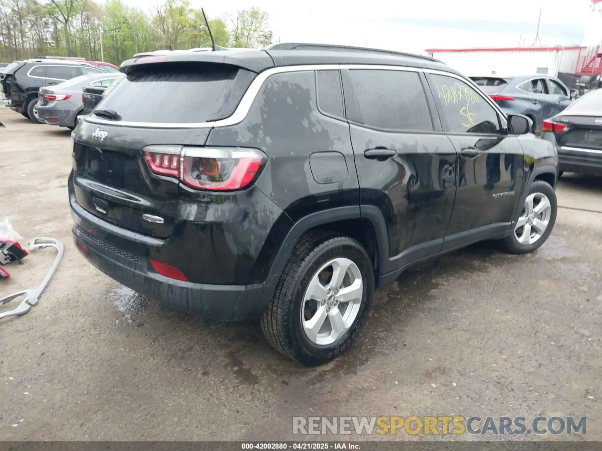 4 Photograph of a damaged car 3C4NJCBB3MT581280 JEEP COMPASS 2021