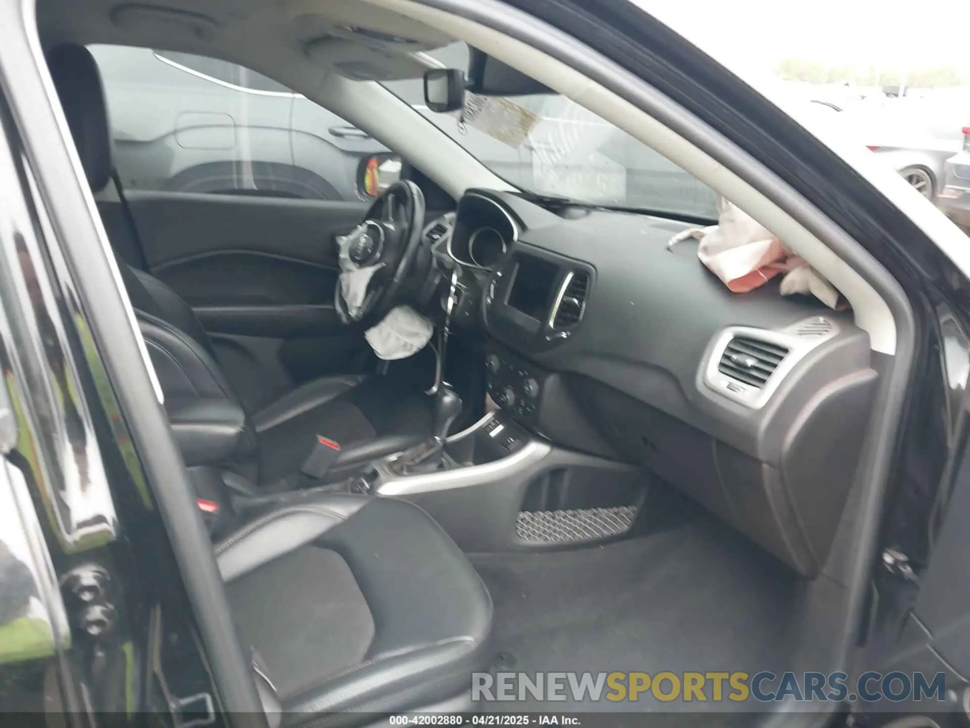5 Photograph of a damaged car 3C4NJCBB3MT581280 JEEP COMPASS 2021
