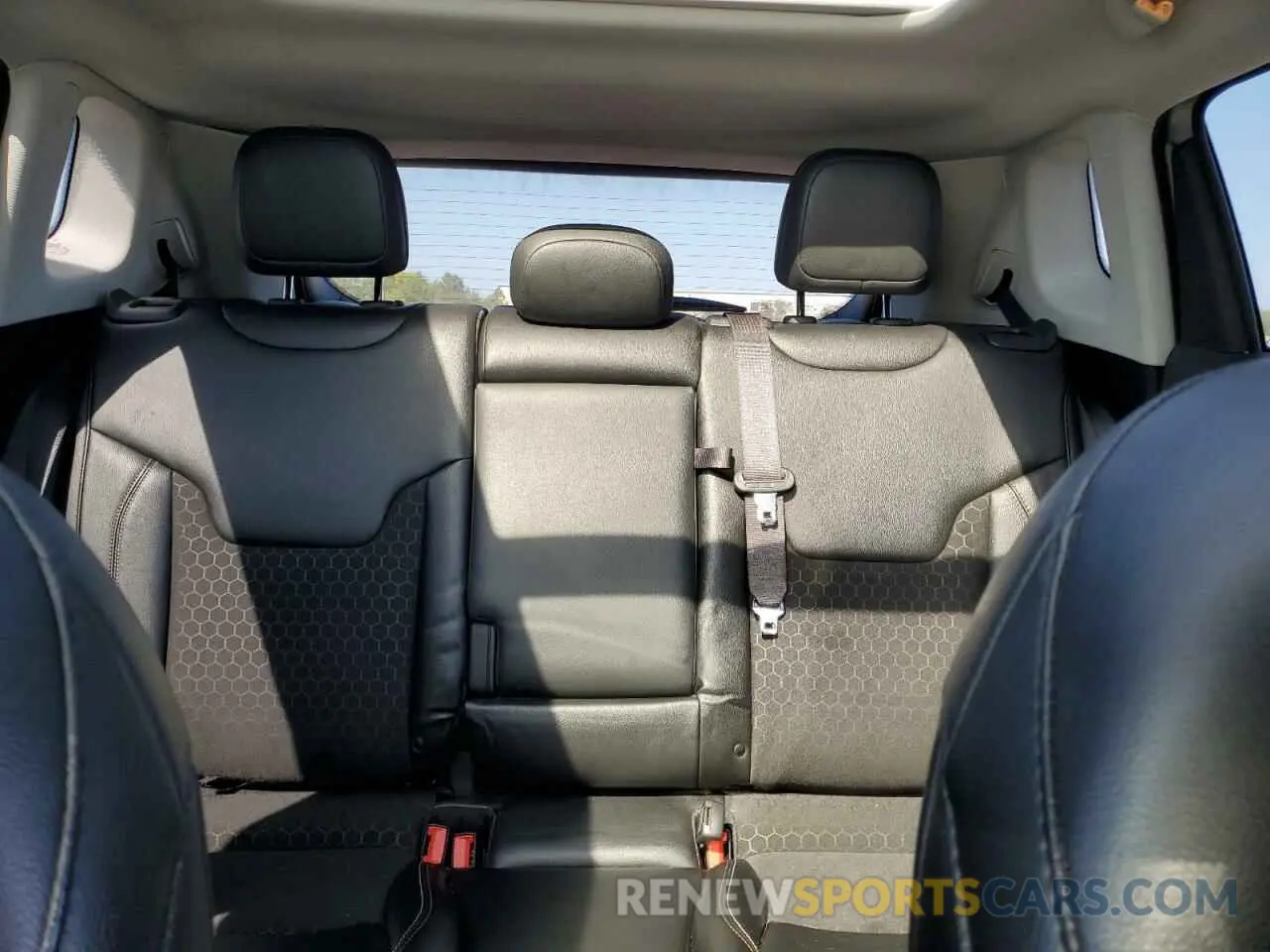 10 Photograph of a damaged car 3C4NJCBB4MT552824 JEEP COMPASS 2021