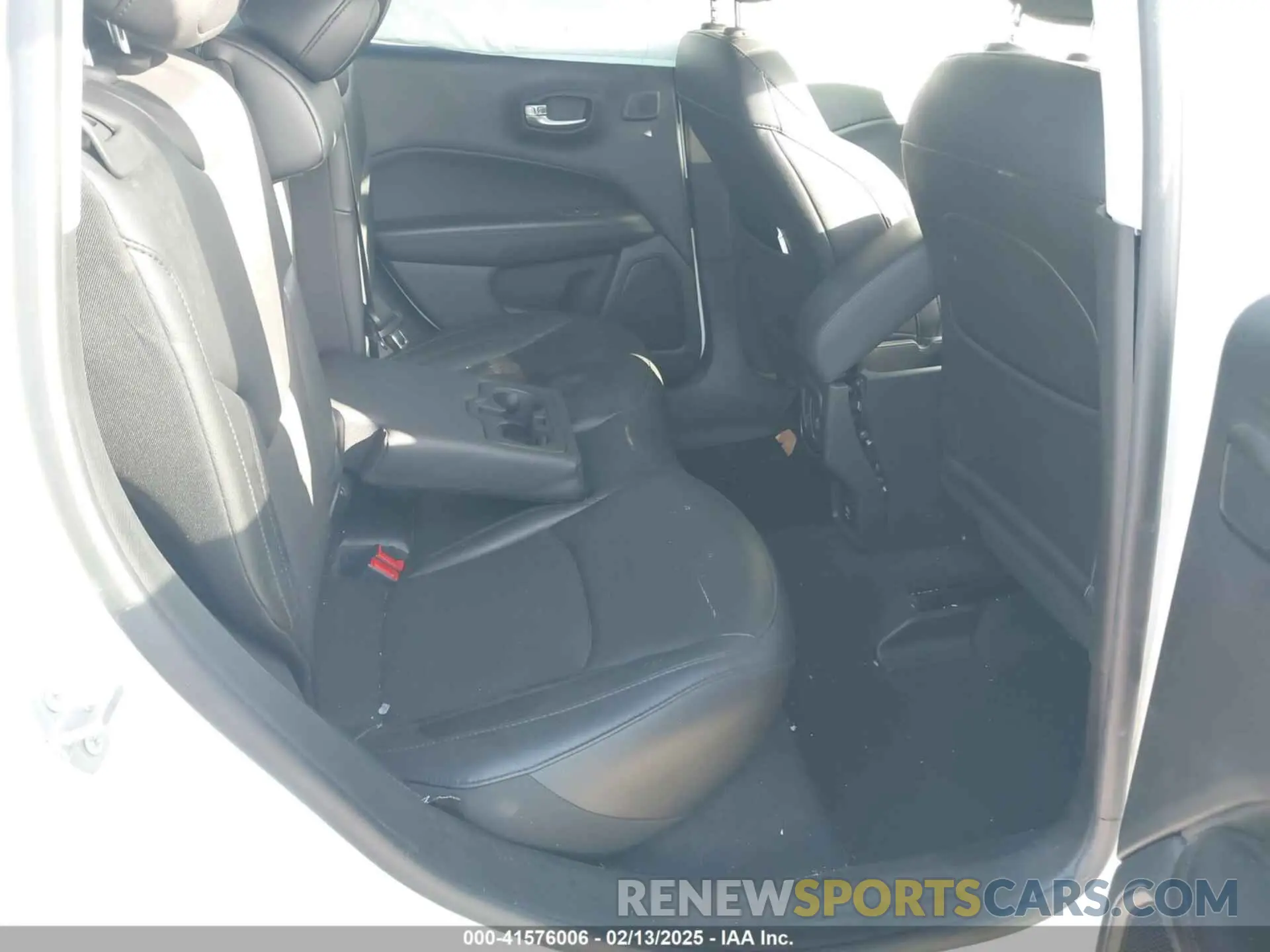 8 Photograph of a damaged car 3C4NJCBB5MT502126 JEEP COMPASS 2021