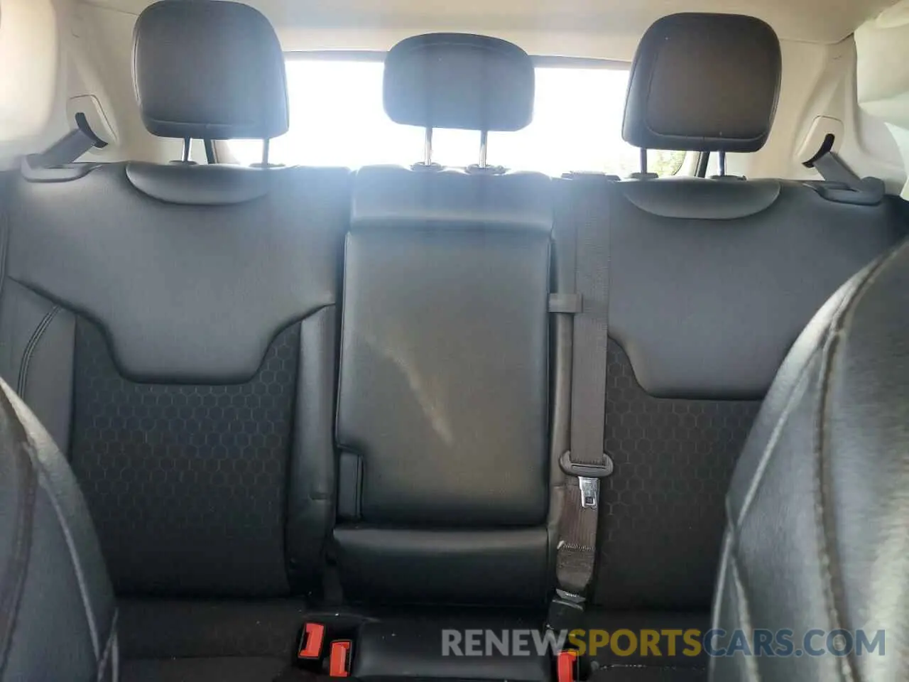 10 Photograph of a damaged car 3C4NJCBB5MT571365 JEEP COMPASS 2021