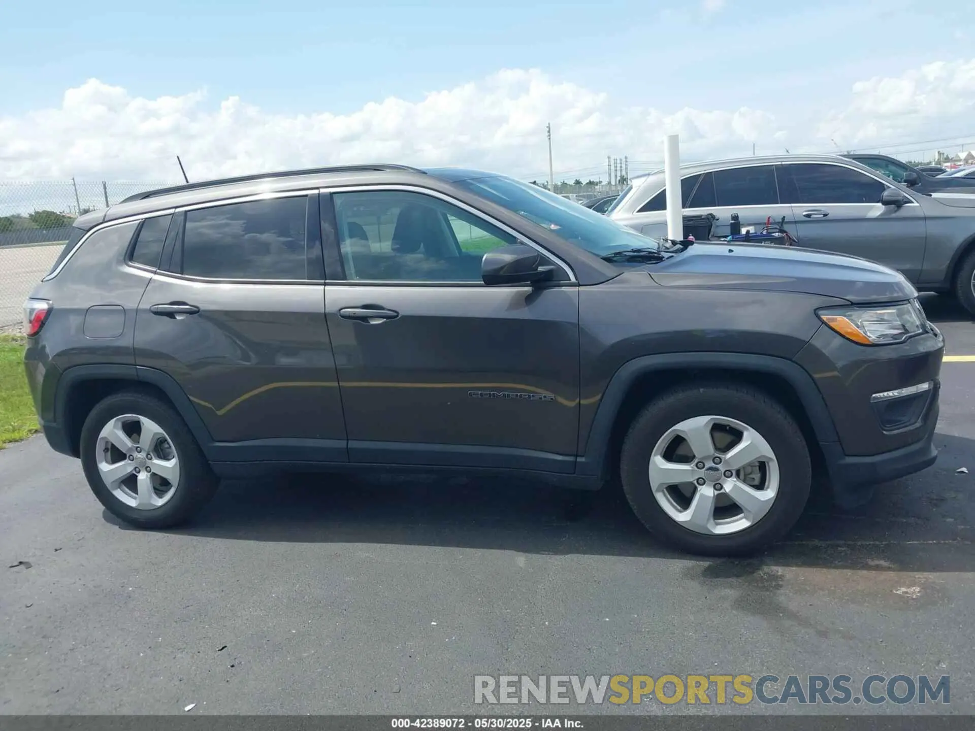 13 Photograph of a damaged car 3C4NJCBB5MT592152 JEEP COMPASS 2021