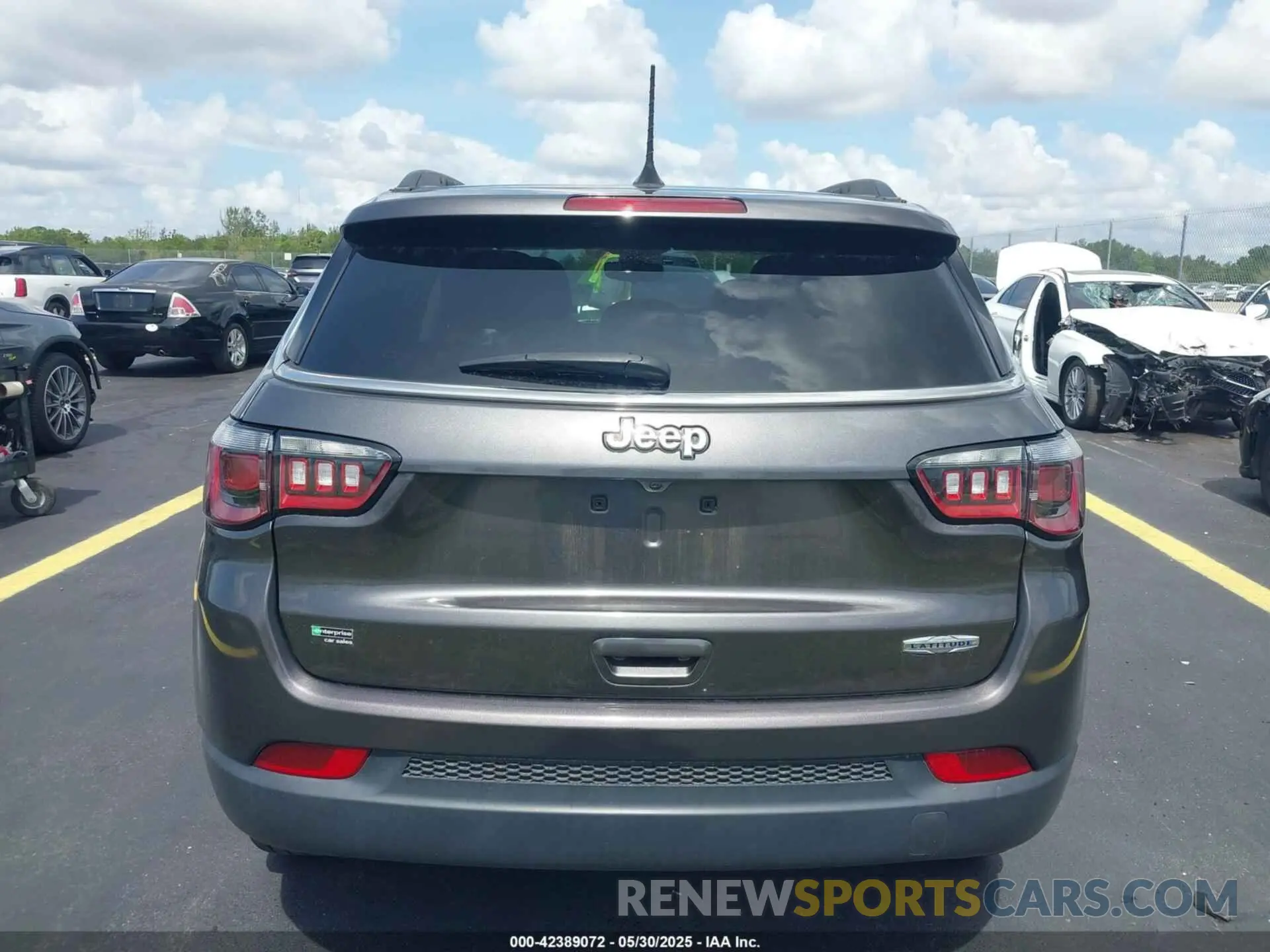 16 Photograph of a damaged car 3C4NJCBB5MT592152 JEEP COMPASS 2021