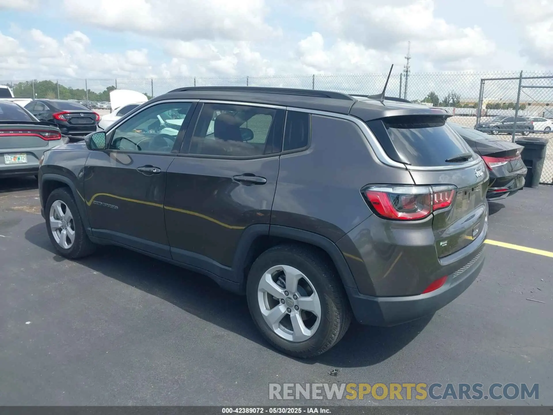 3 Photograph of a damaged car 3C4NJCBB5MT592152 JEEP COMPASS 2021