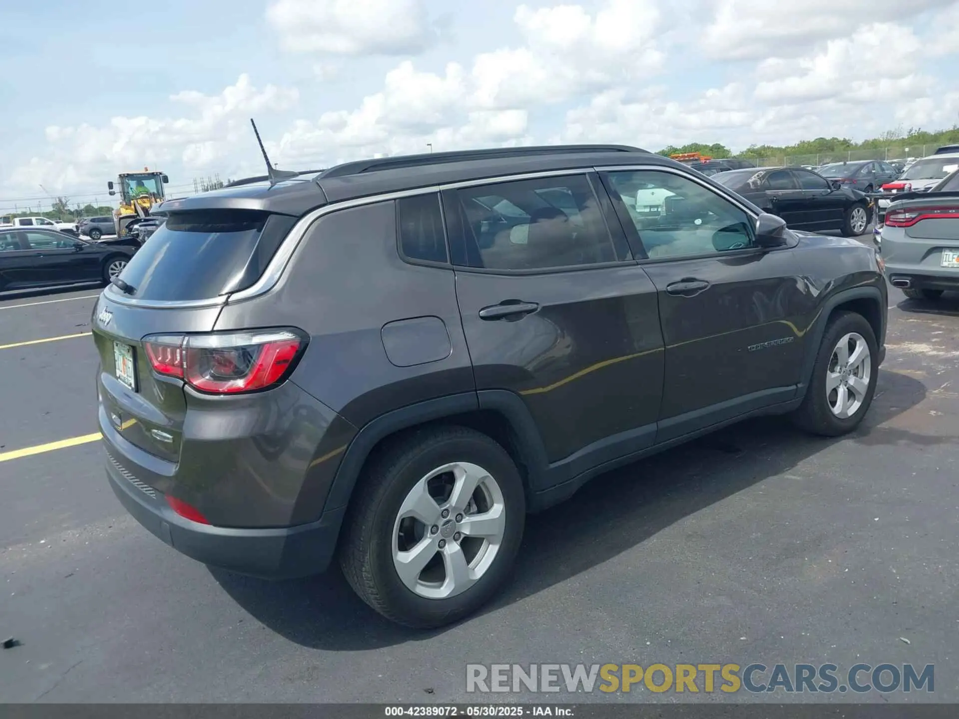 4 Photograph of a damaged car 3C4NJCBB5MT592152 JEEP COMPASS 2021