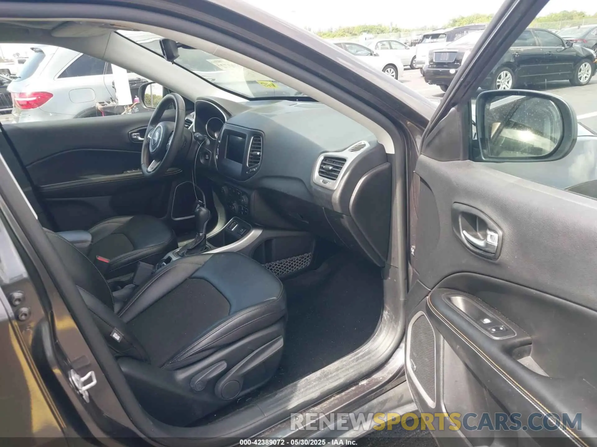 5 Photograph of a damaged car 3C4NJCBB5MT592152 JEEP COMPASS 2021