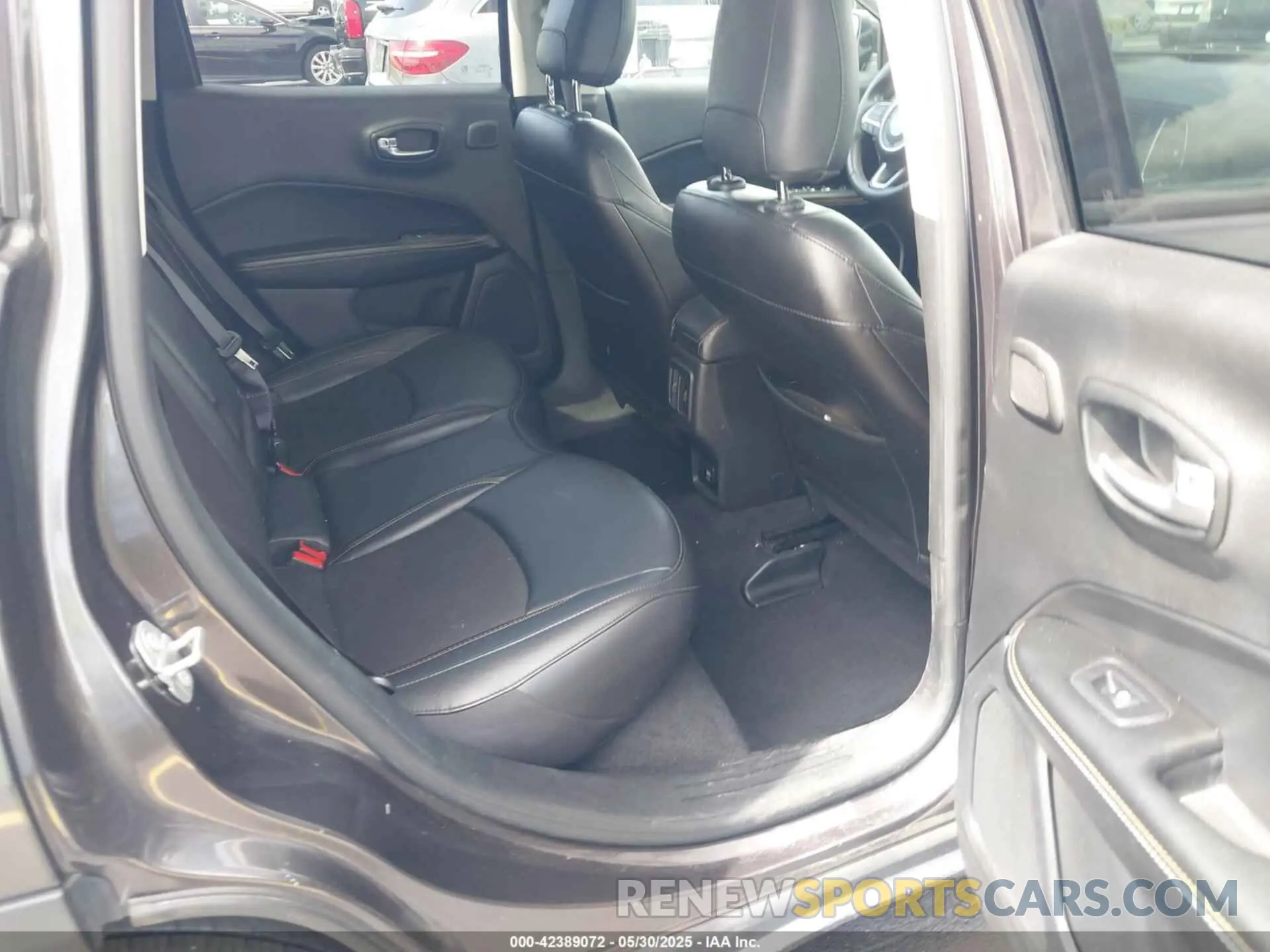 8 Photograph of a damaged car 3C4NJCBB5MT592152 JEEP COMPASS 2021