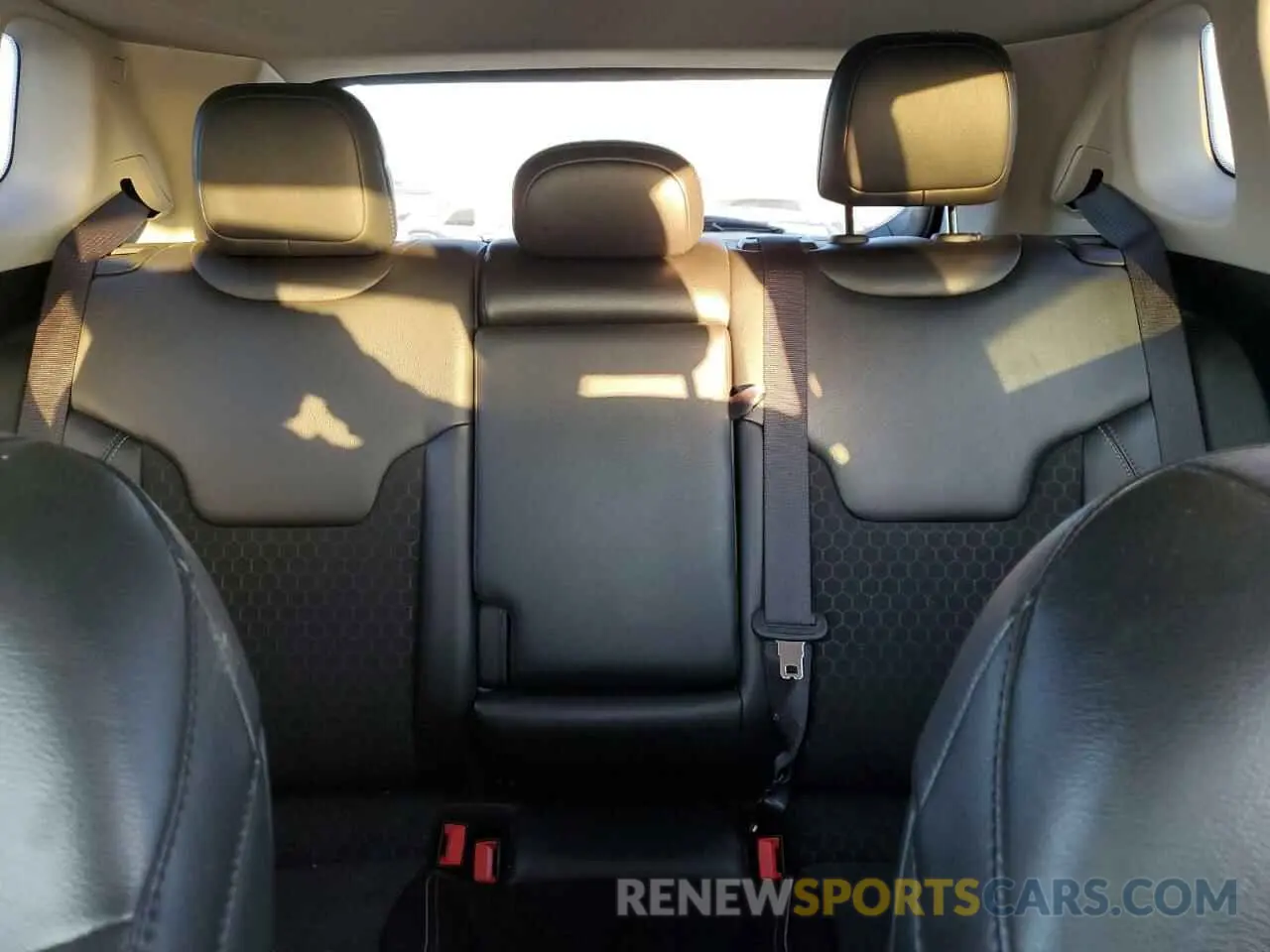 10 Photograph of a damaged car 3C4NJCBB5MT592636 JEEP COMPASS 2021