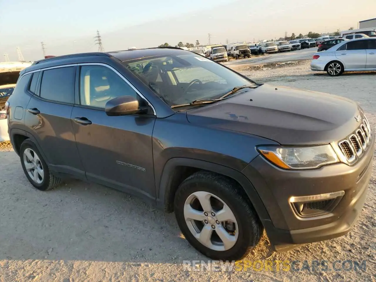 4 Photograph of a damaged car 3C4NJCBB5MT592636 JEEP COMPASS 2021