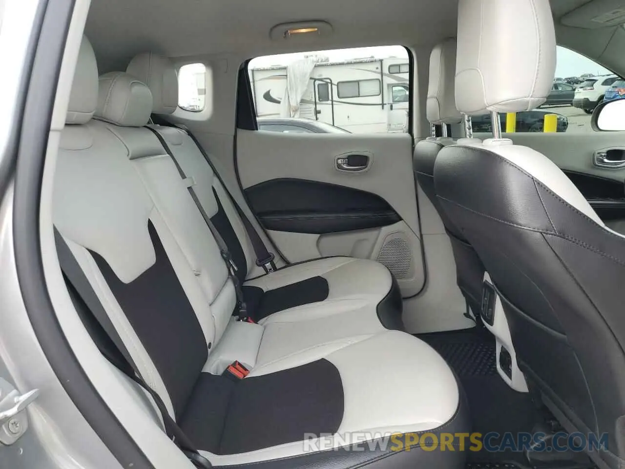 11 Photograph of a damaged car 3C4NJCBB6MT522725 JEEP COMPASS 2021