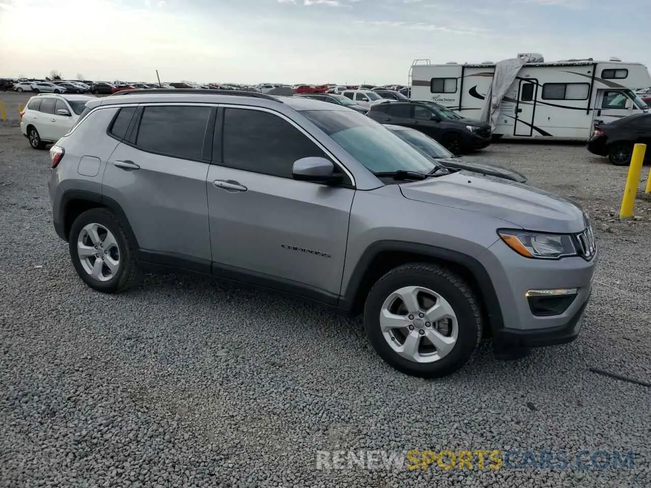 4 Photograph of a damaged car 3C4NJCBB6MT522725 JEEP COMPASS 2021