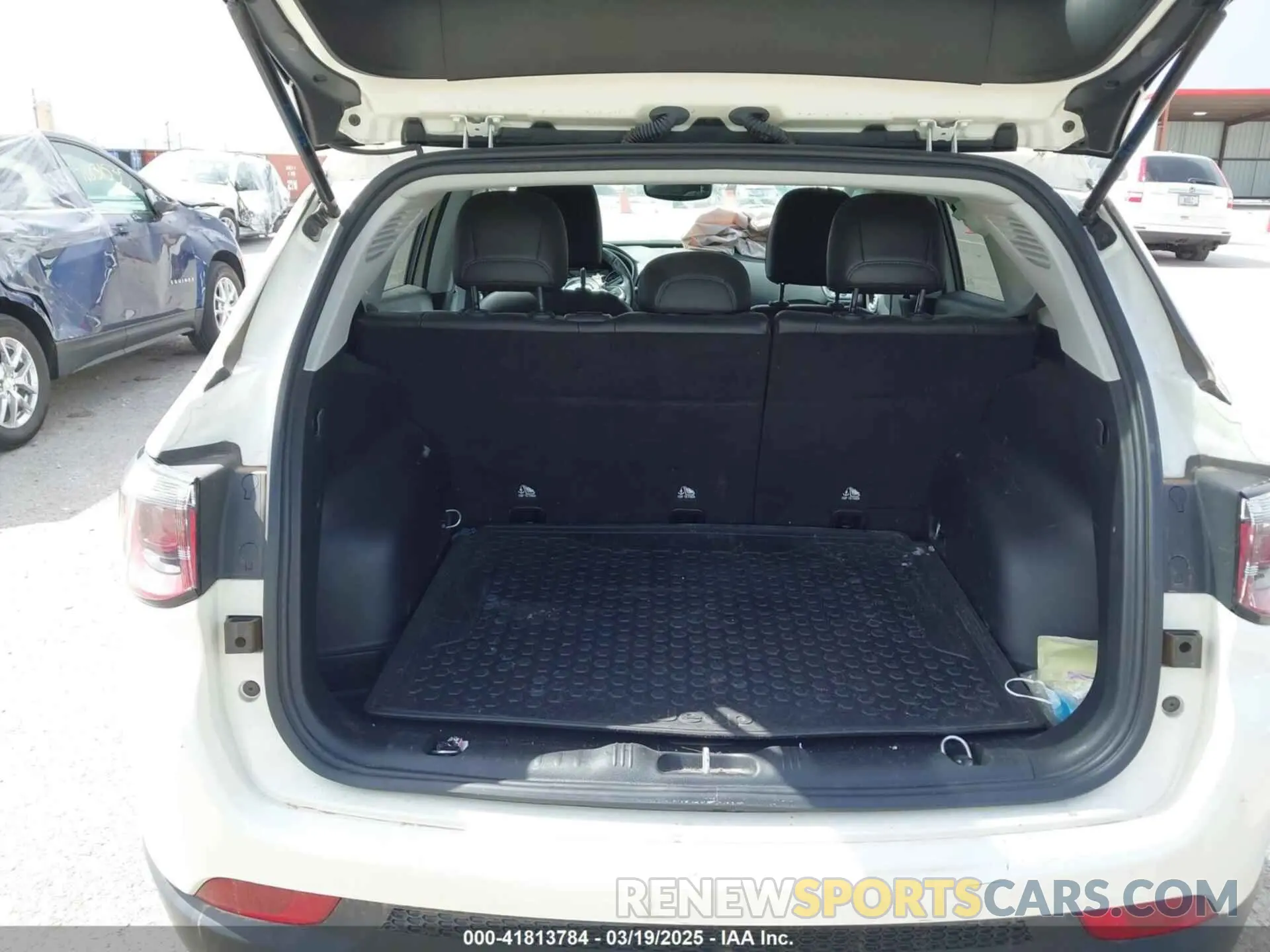 17 Photograph of a damaged car 3C4NJCBB7MT580777 JEEP COMPASS 2021