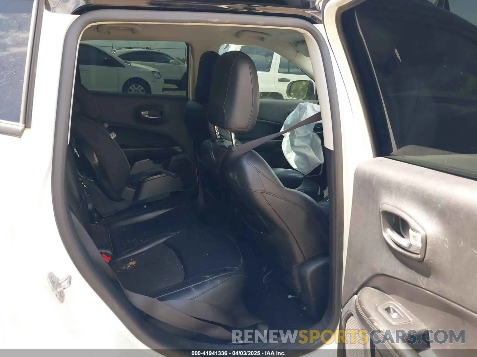8 Photograph of a damaged car 3C4NJCBB8MT531586 JEEP COMPASS 2021