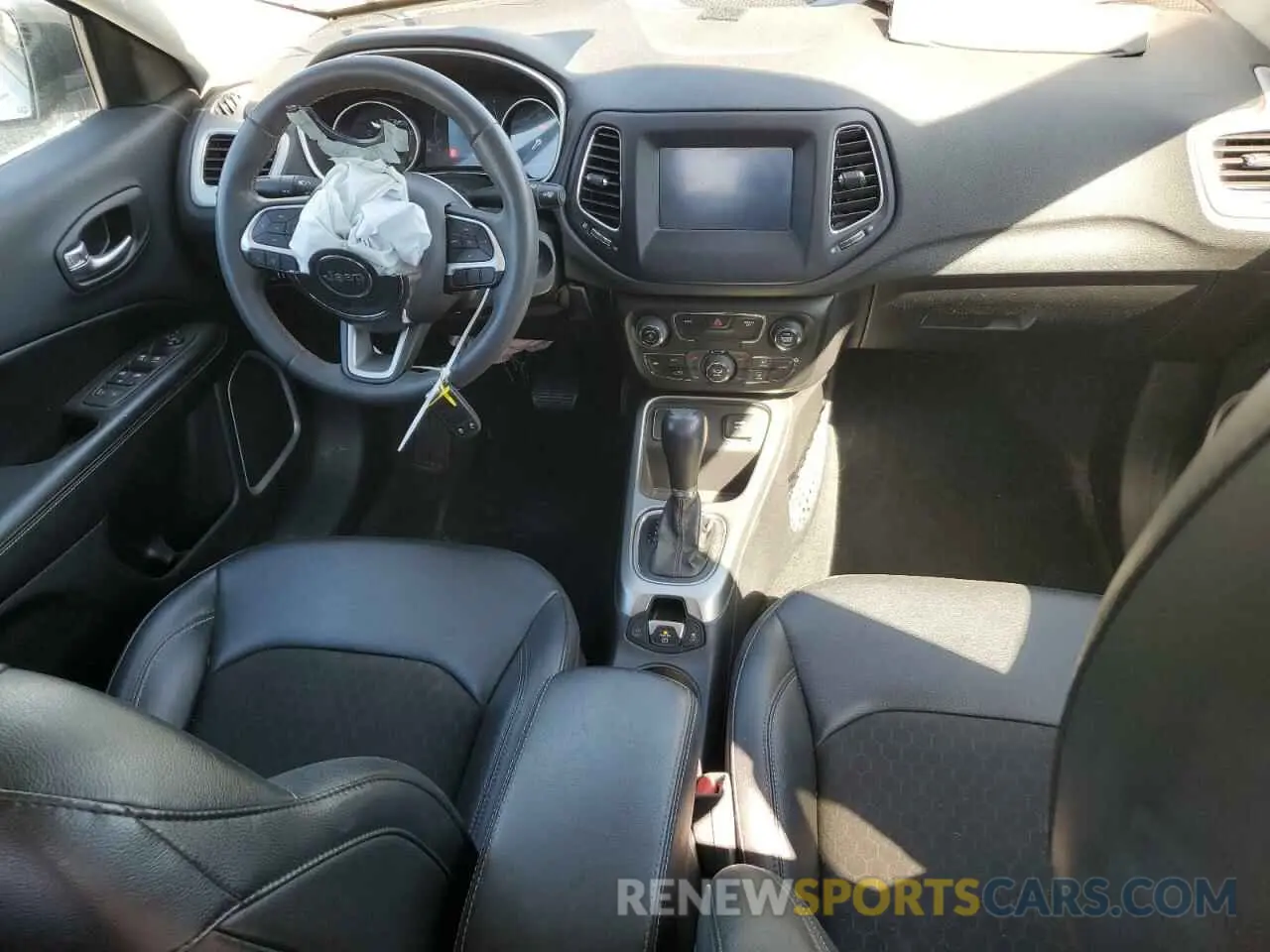8 Photograph of a damaged car 3C4NJCBB8MT604603 JEEP COMPASS 2021