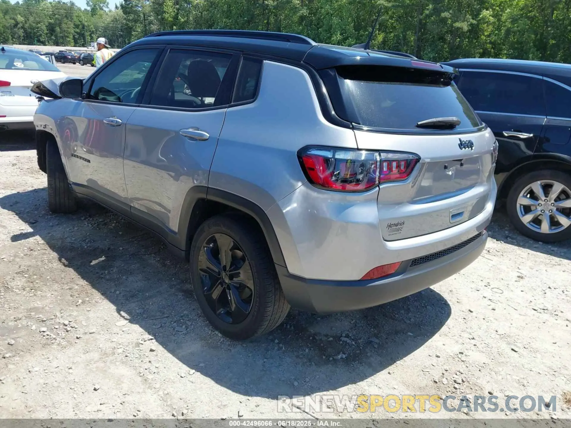 3 Photograph of a damaged car 3C4NJCBBXMT532335 JEEP COMPASS 2021