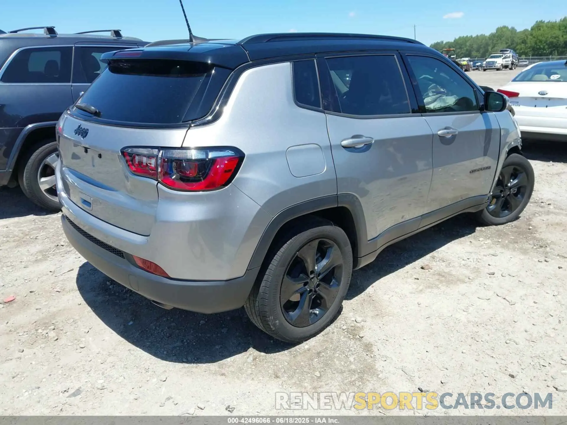 4 Photograph of a damaged car 3C4NJCBBXMT532335 JEEP COMPASS 2021