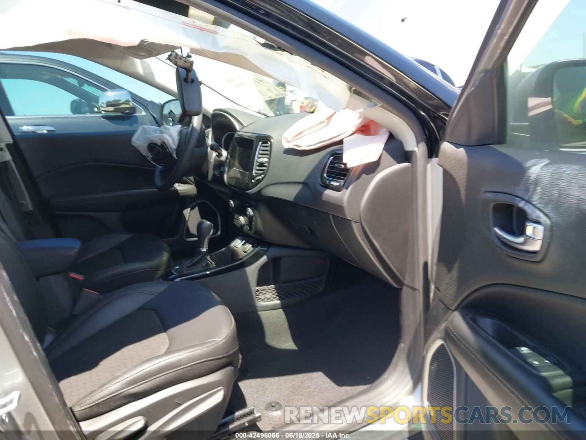 5 Photograph of a damaged car 3C4NJCBBXMT532335 JEEP COMPASS 2021