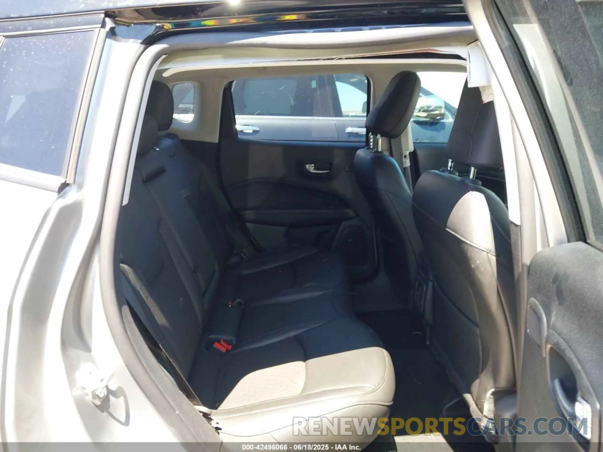 8 Photograph of a damaged car 3C4NJCBBXMT532335 JEEP COMPASS 2021
