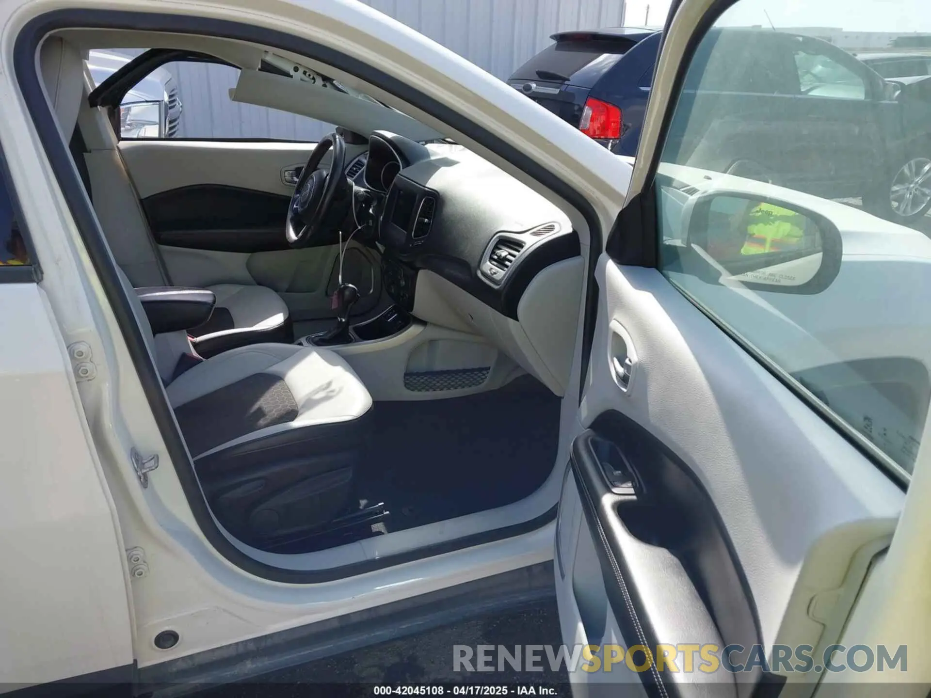 5 Photograph of a damaged car 3C4NJCBBXMT563942 JEEP COMPASS 2021