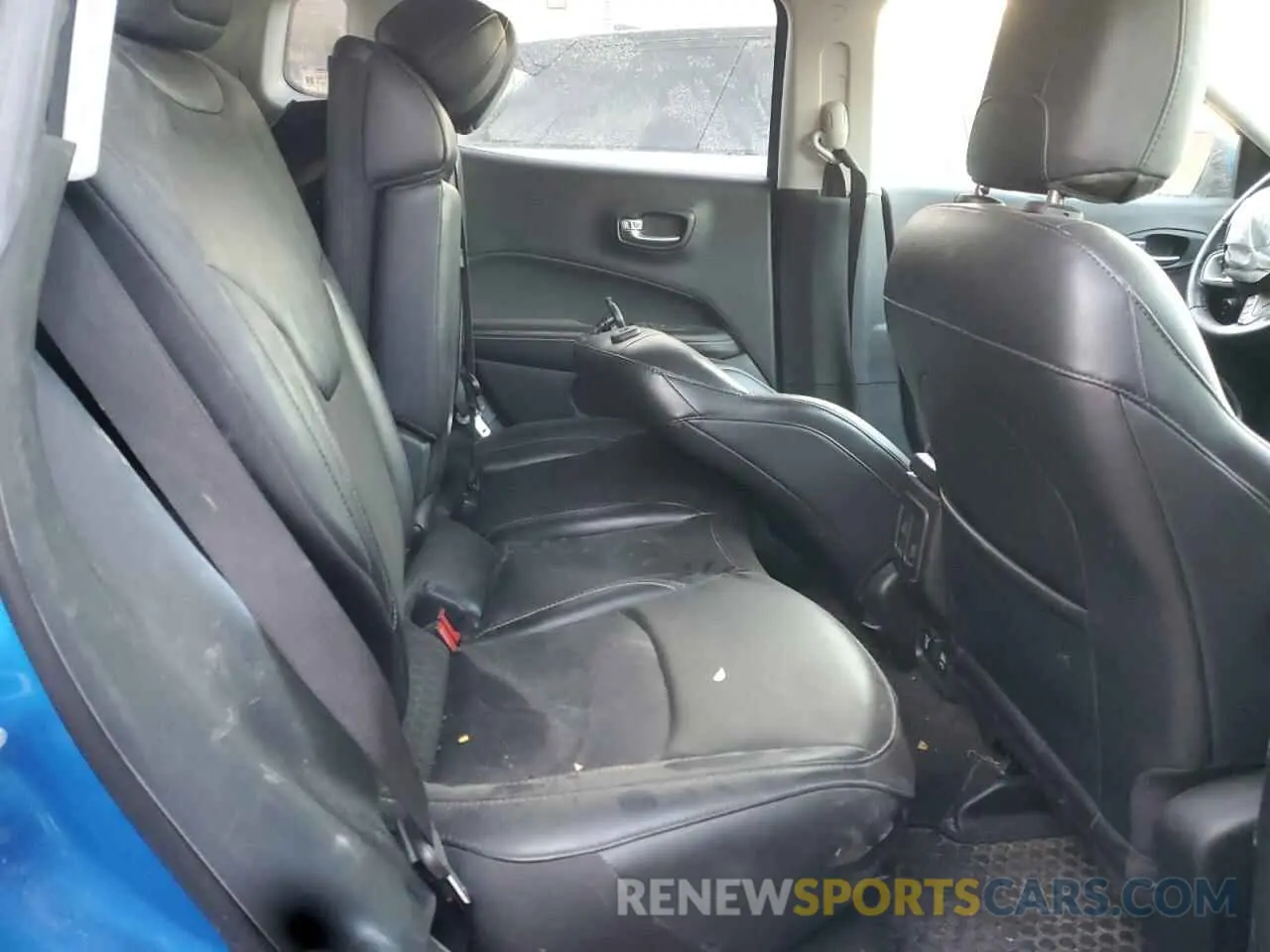 10 Photograph of a damaged car 3C4NJCBBXMT570986 JEEP COMPASS 2021