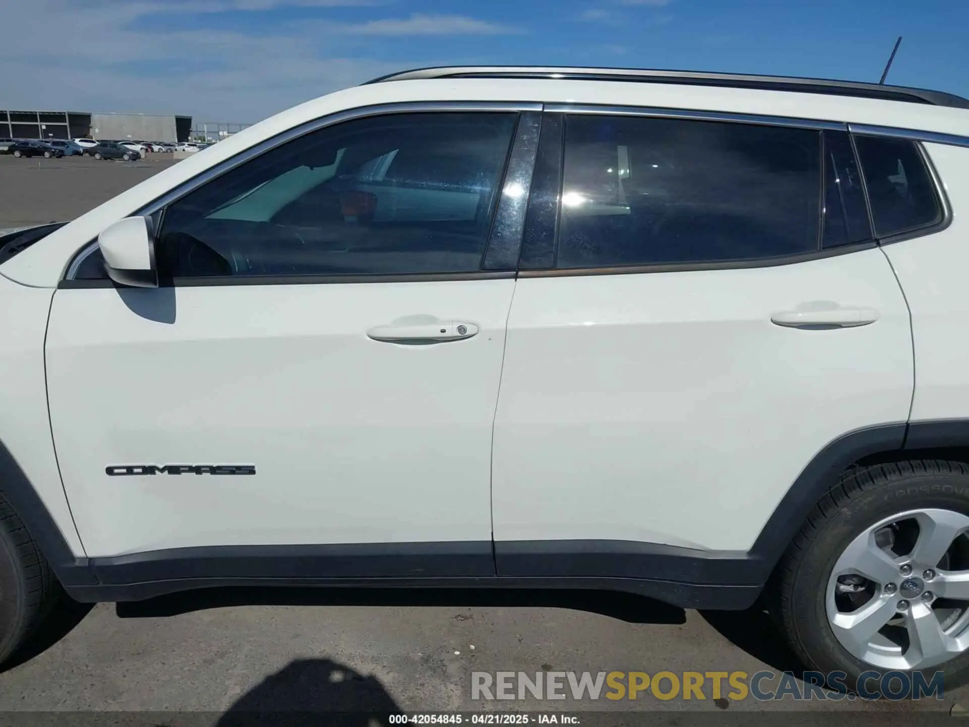 14 Photograph of a damaged car 3C4NJCBBXMT581213 JEEP COMPASS 2021
