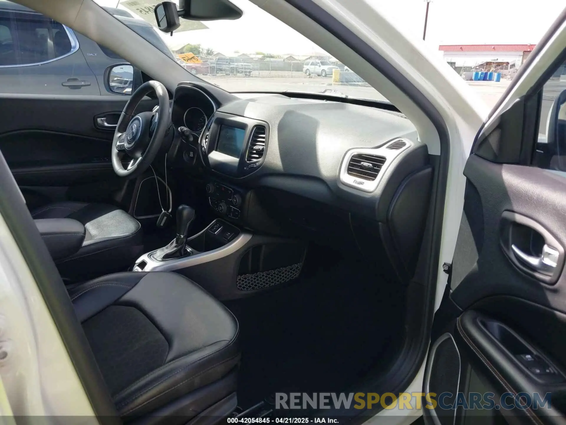 5 Photograph of a damaged car 3C4NJCBBXMT581213 JEEP COMPASS 2021