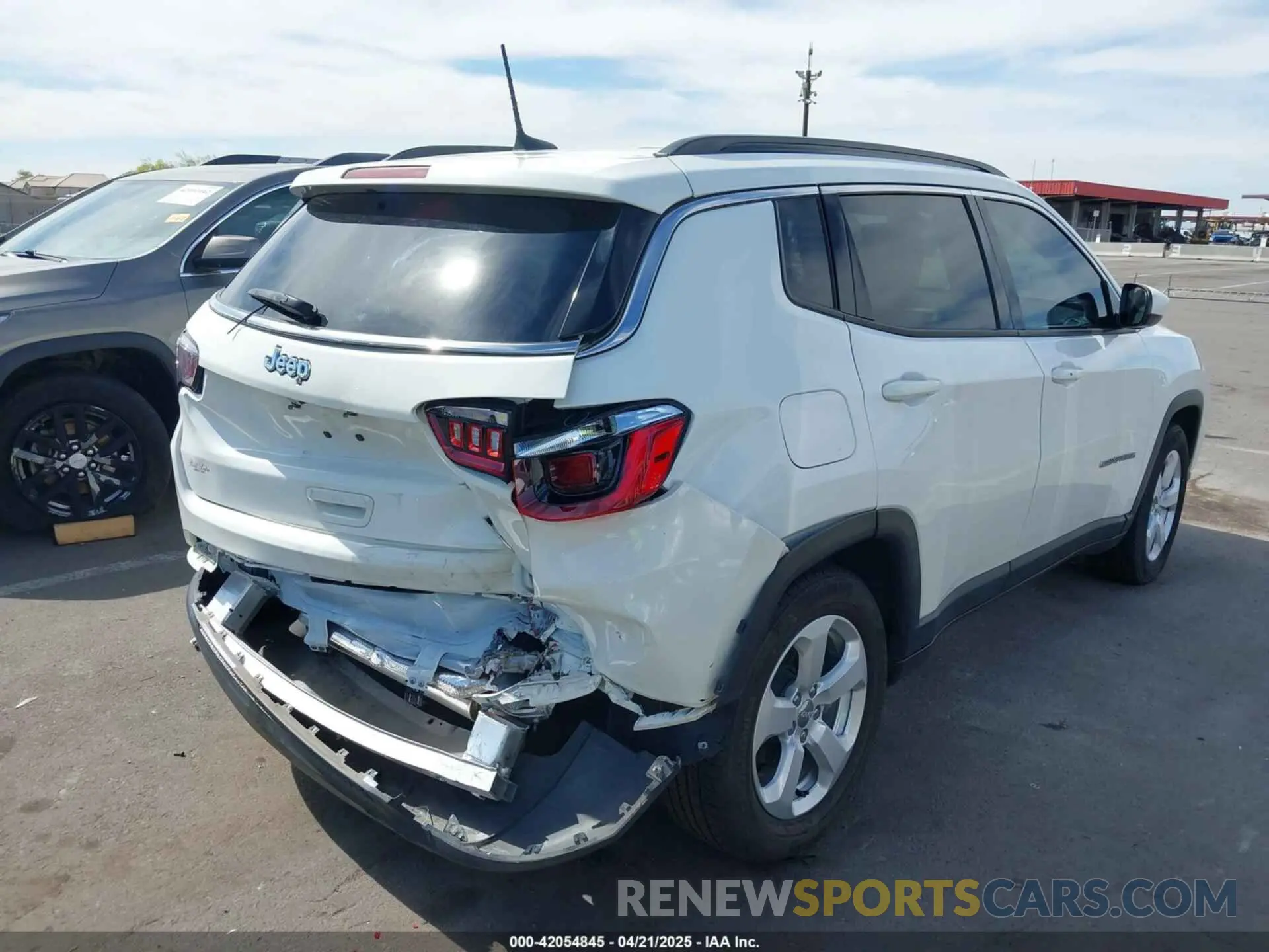 6 Photograph of a damaged car 3C4NJCBBXMT581213 JEEP COMPASS 2021