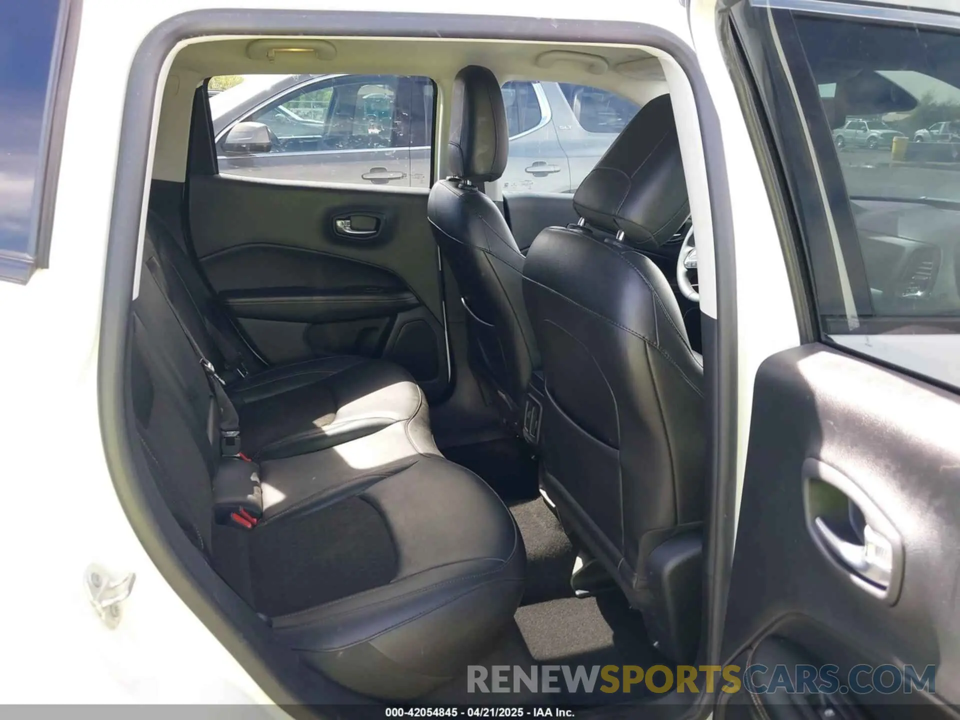8 Photograph of a damaged car 3C4NJCBBXMT581213 JEEP COMPASS 2021