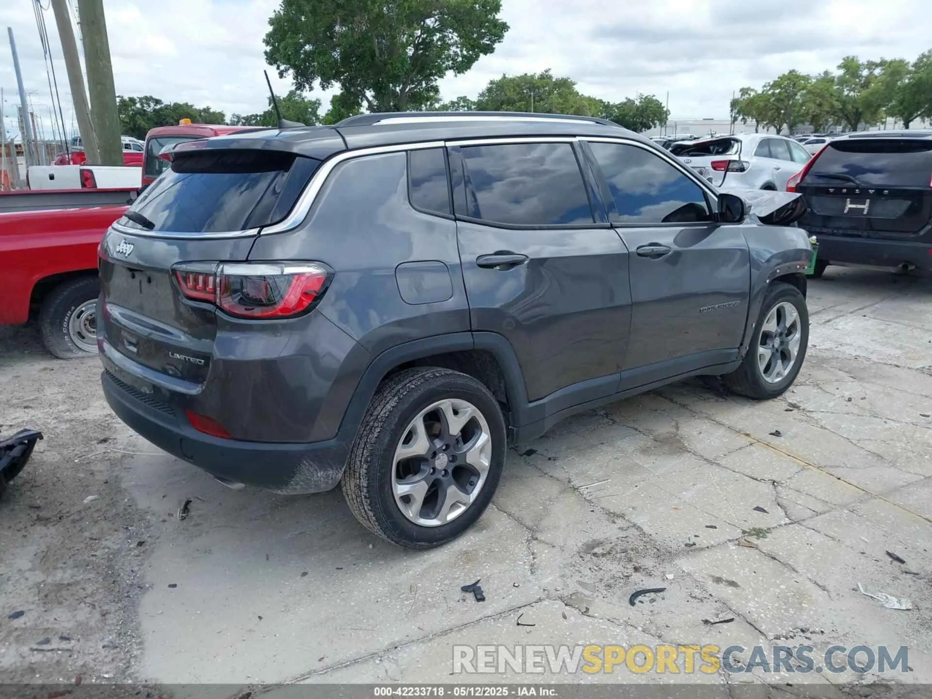 4 Photograph of a damaged car 3C4NJCCB9MT573621 JEEP COMPASS 2021